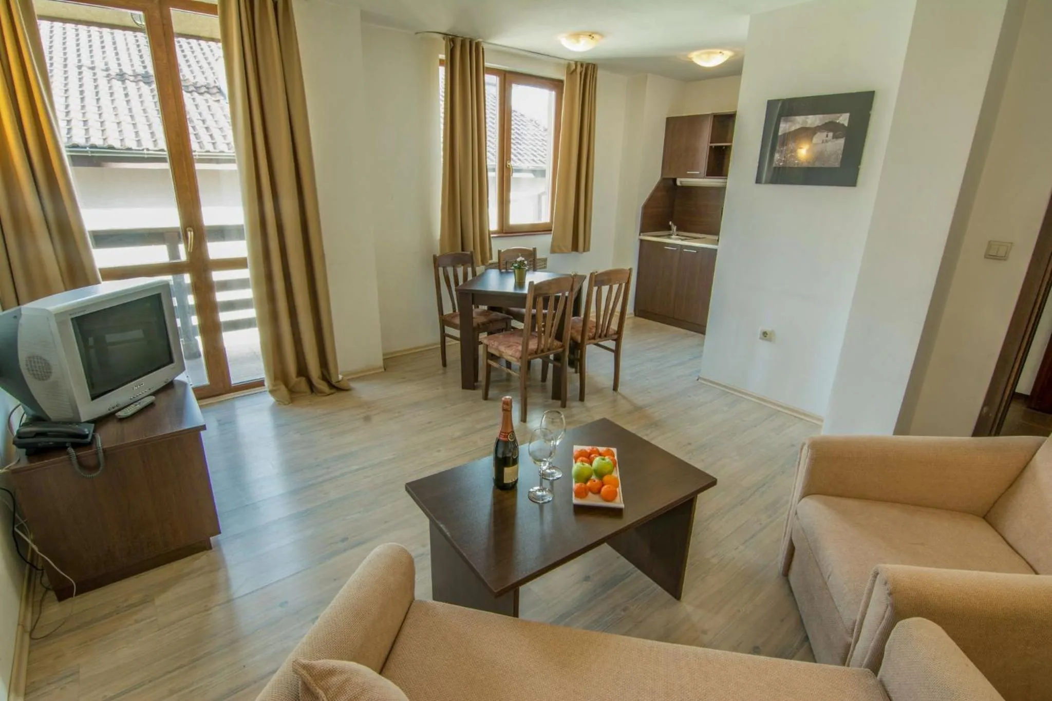 Restaurant/places to eat in Banderitsa Apartment 3