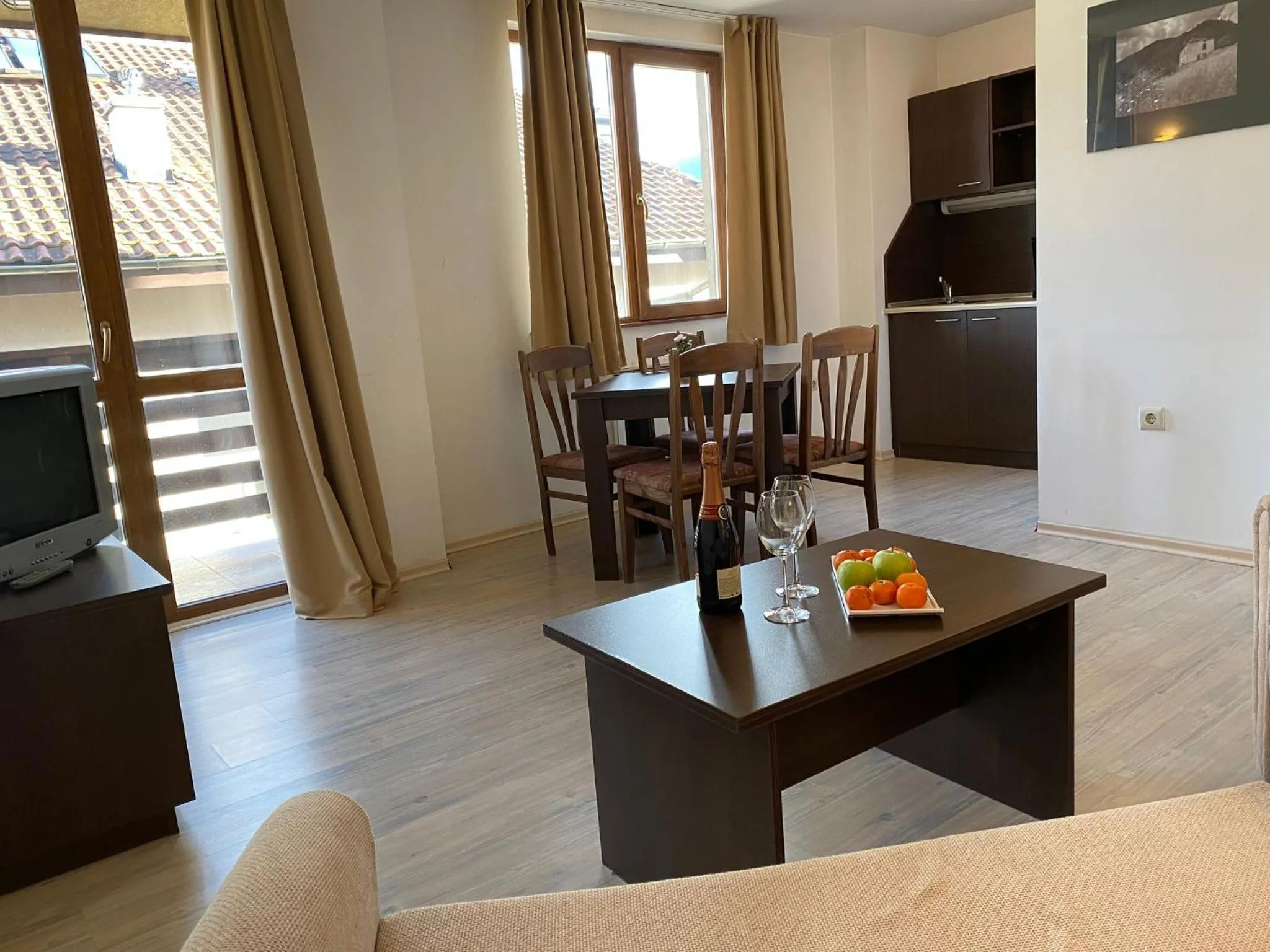 Restaurant/places to eat in Banderitsa Apartment 3