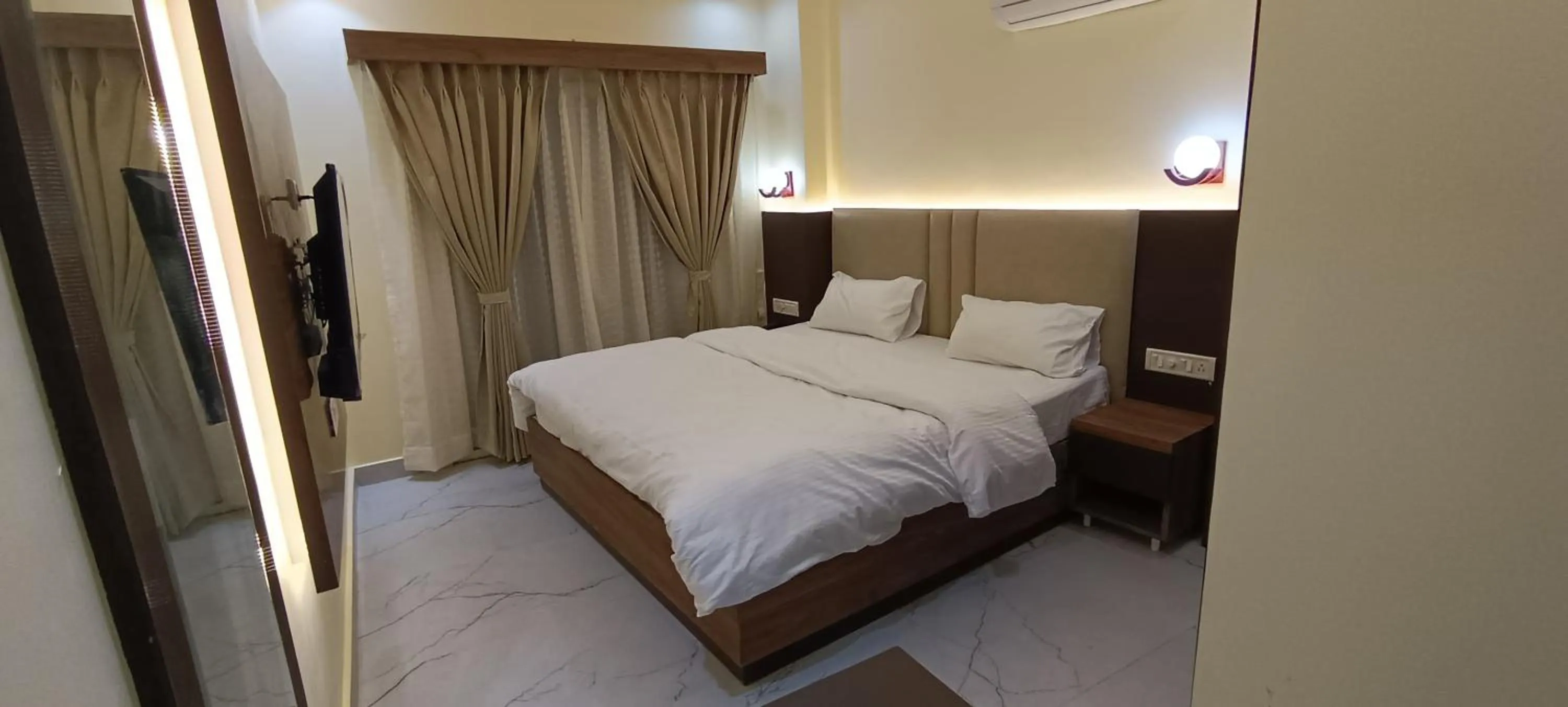 Bedroom, Bed in The Banaras Hotel