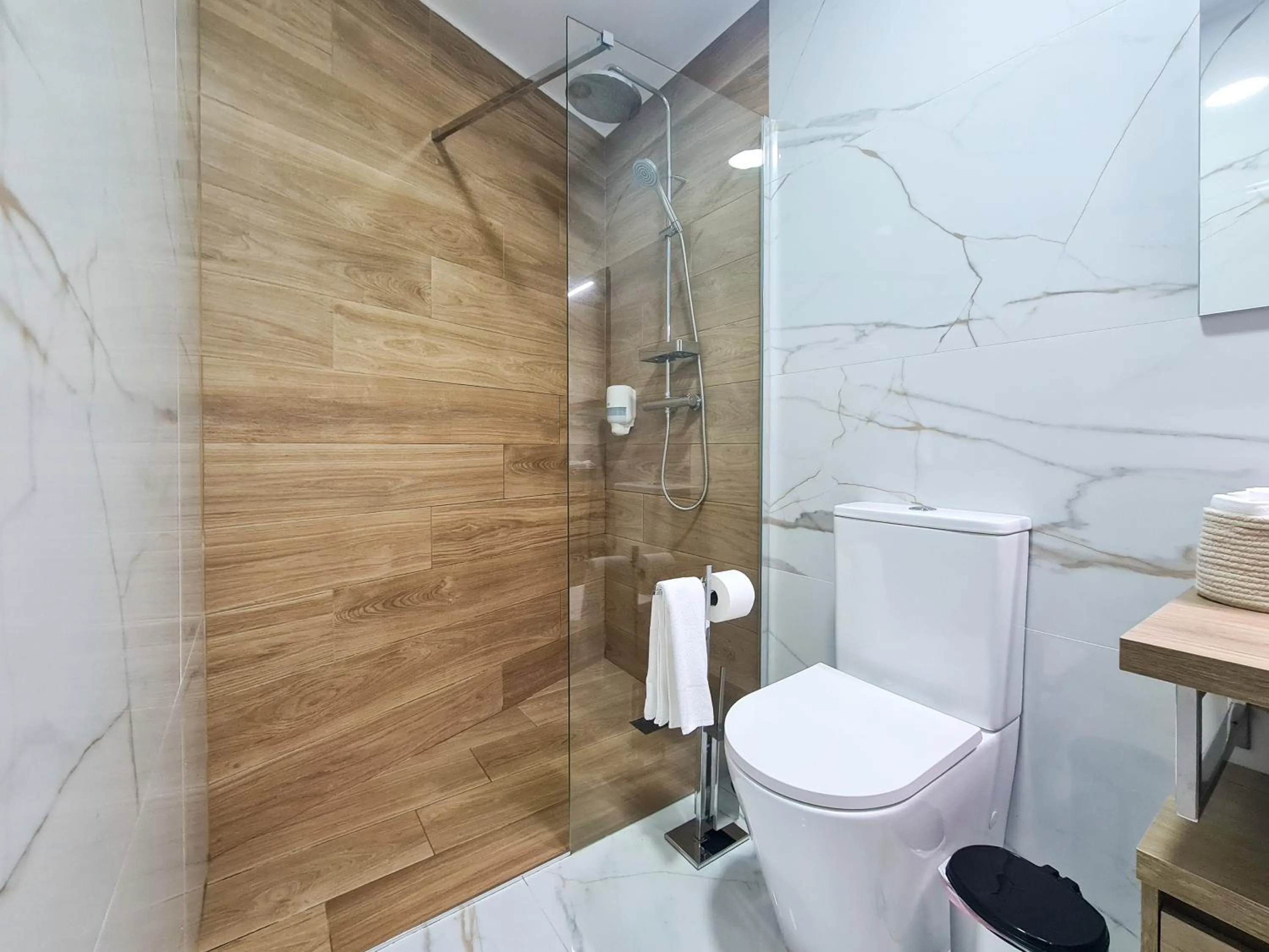 Shower in Casa d'Henrique Retreat Pool and Spa