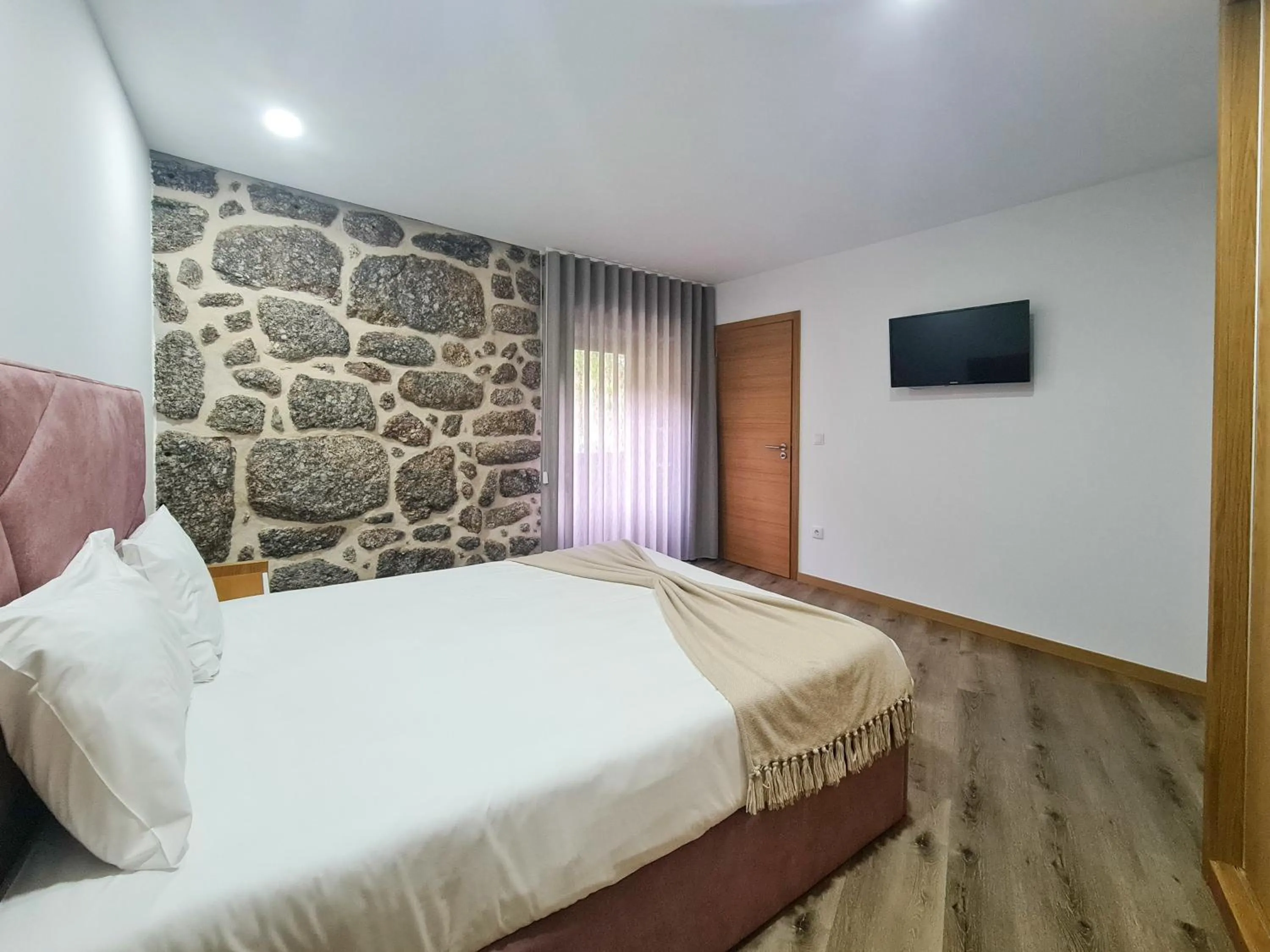 TV and multimedia, Bed in Casa d'Henrique Retreat Pool and Spa