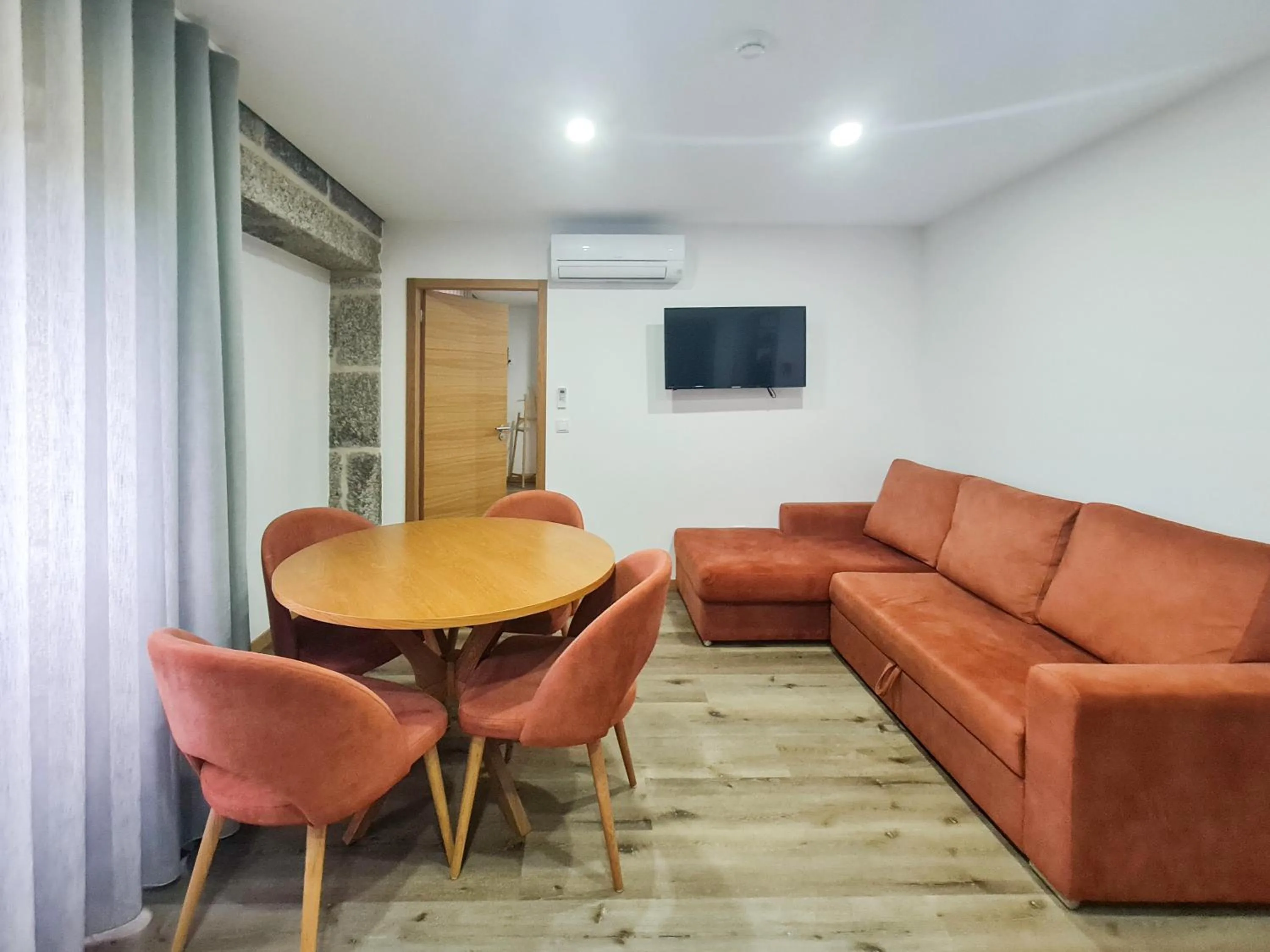 Communal lounge/ TV room in Casa d'Henrique Retreat Pool and Spa