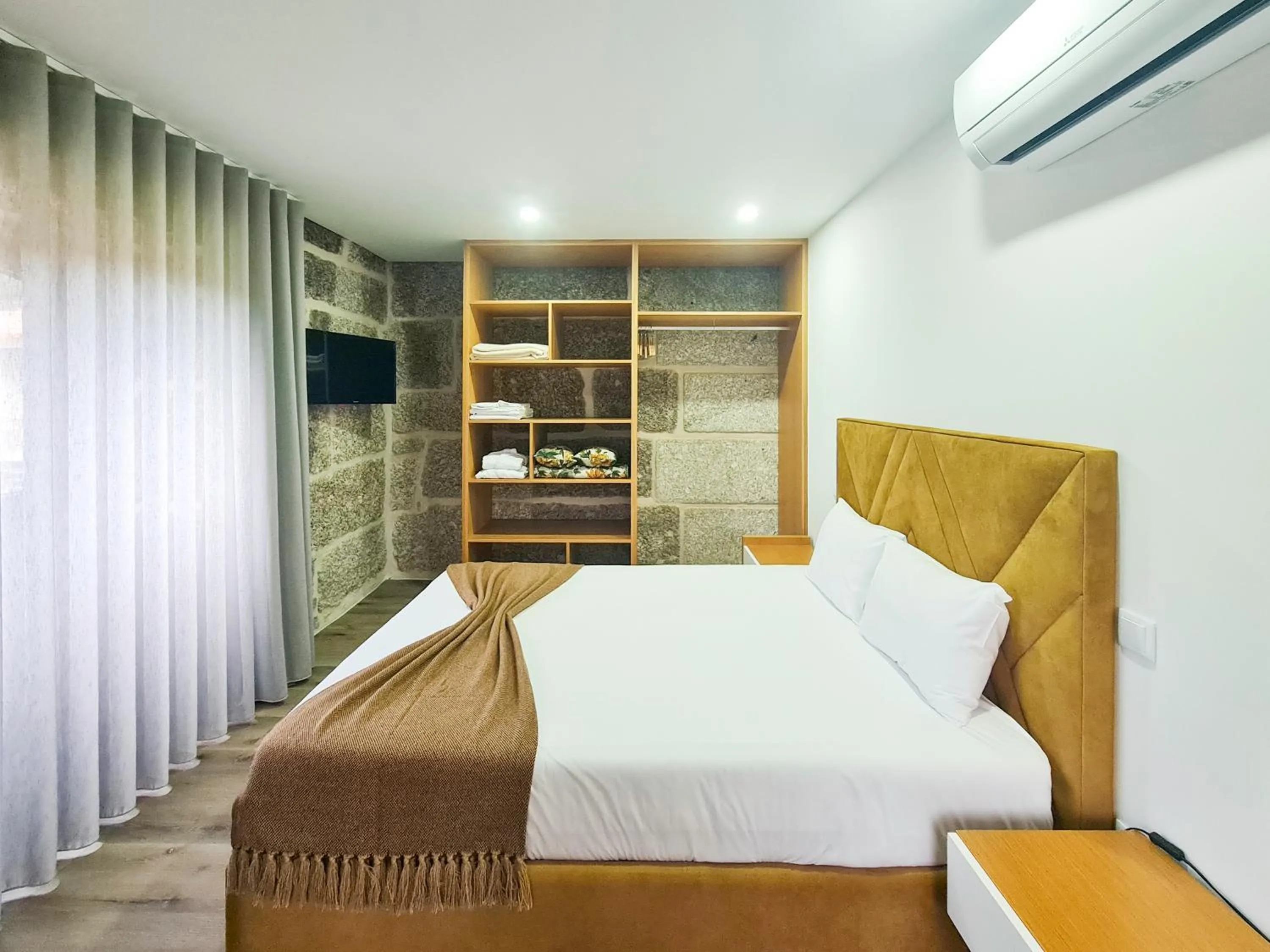 TV and multimedia, Bed in Casa d'Henrique Retreat Pool and Spa