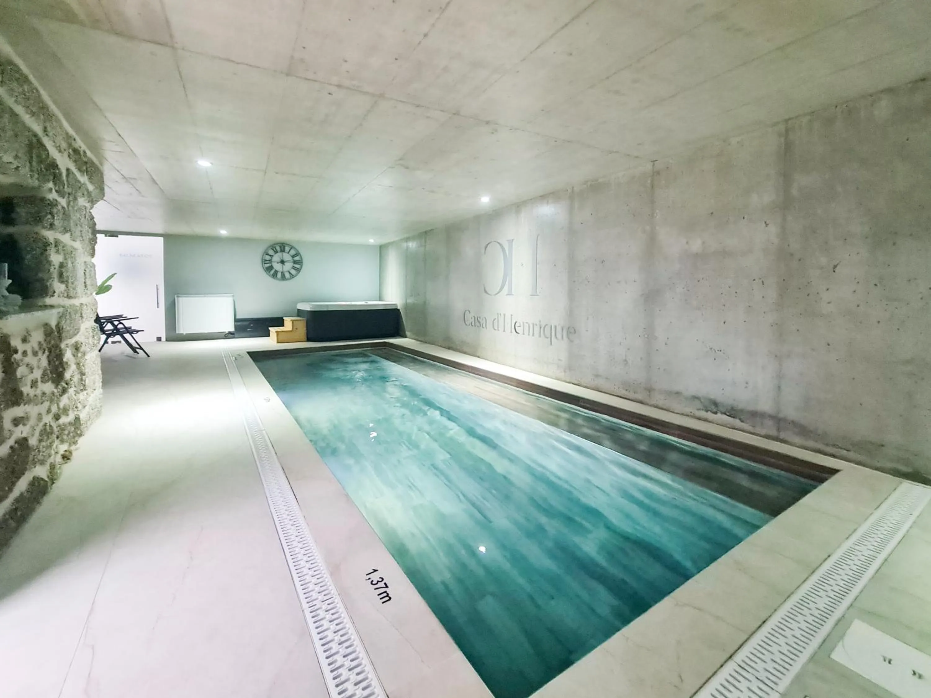 Pool view in Casa d'Henrique Retreat Pool and Spa