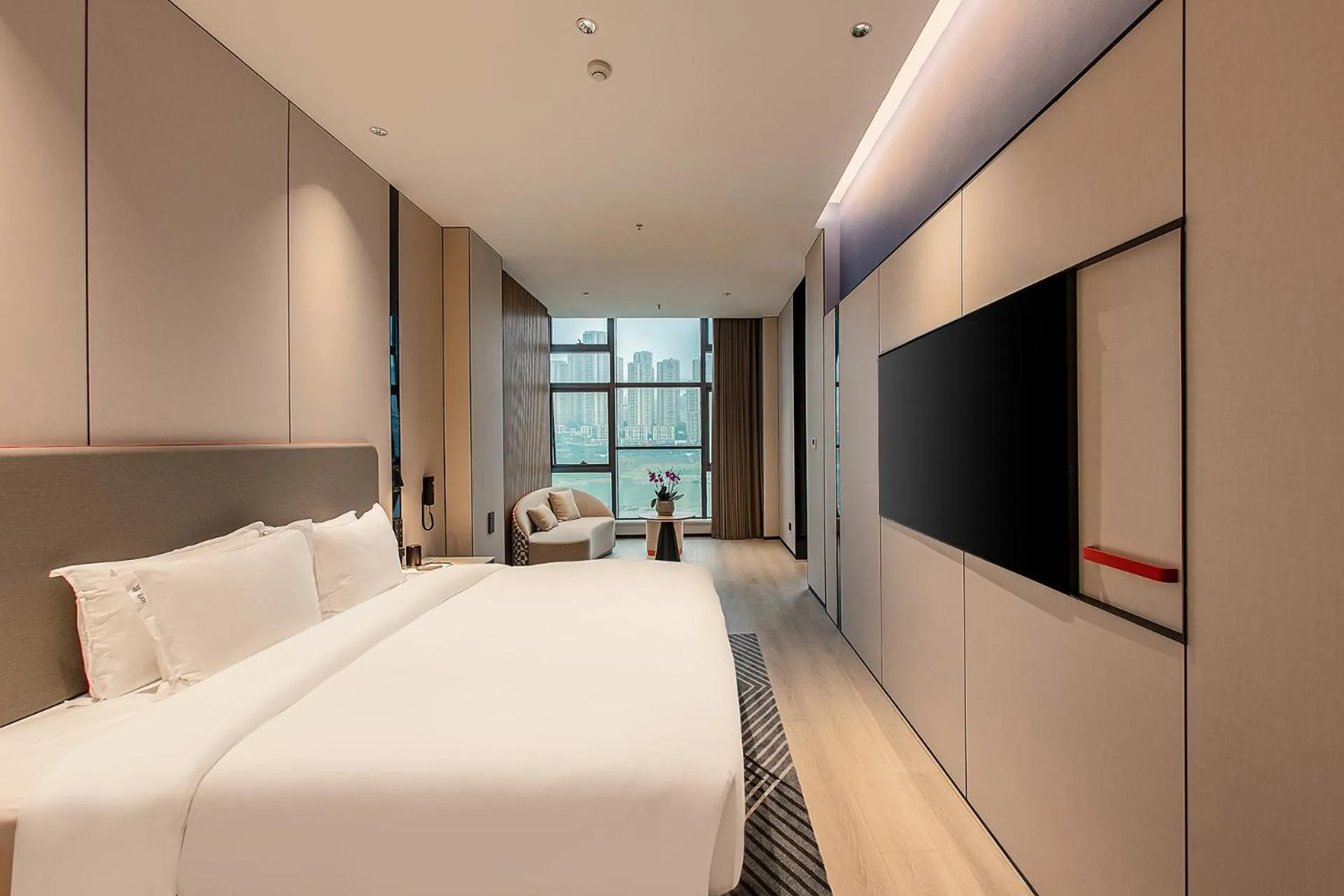 Bed in Holiday Inn Express Chongqing Nanbin Road by IHG