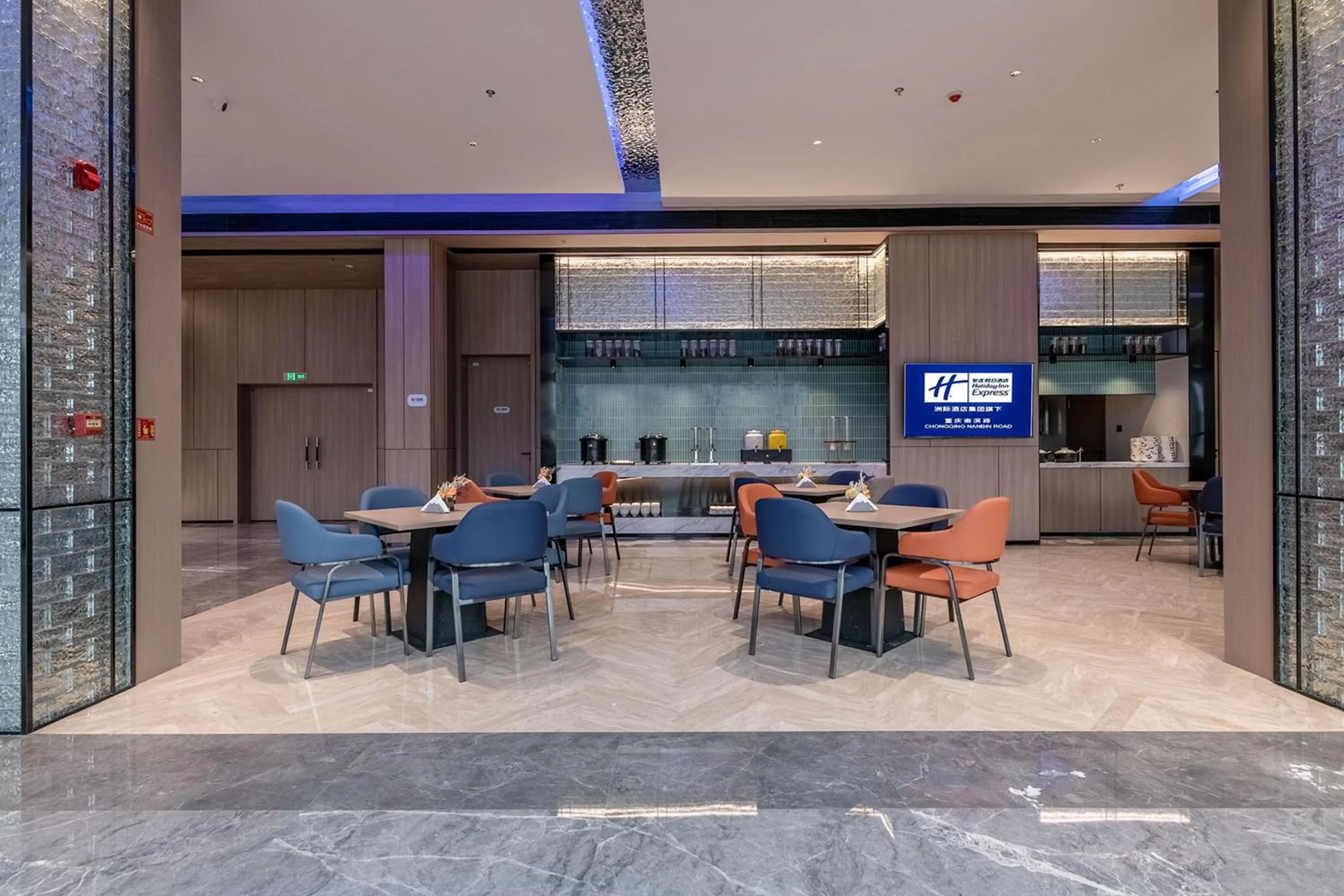 Restaurant/places to eat in Holiday Inn Express Chongqing Nanbin Road by IHG