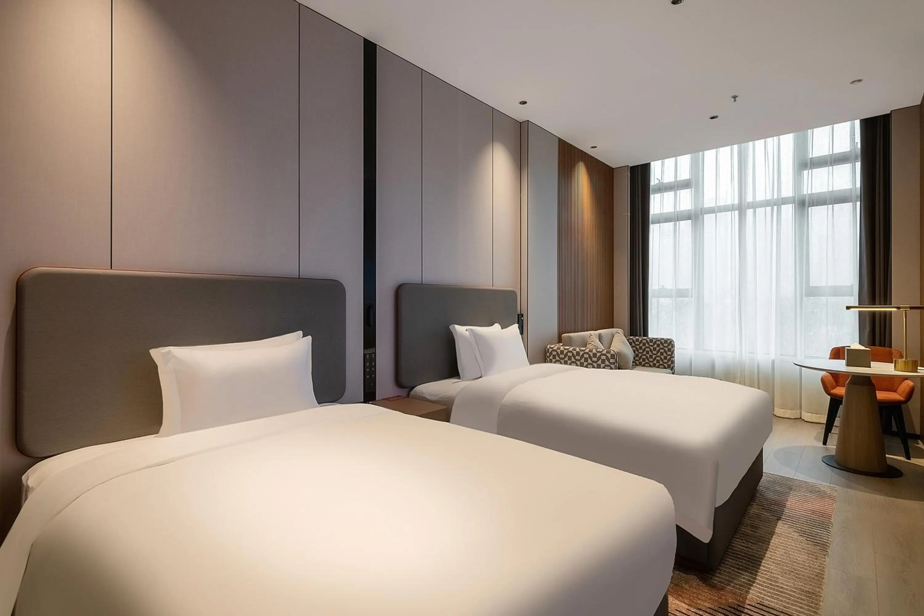 Photo of the whole room, Bed in Holiday Inn Express Chongqing Nanbin Road by IHG