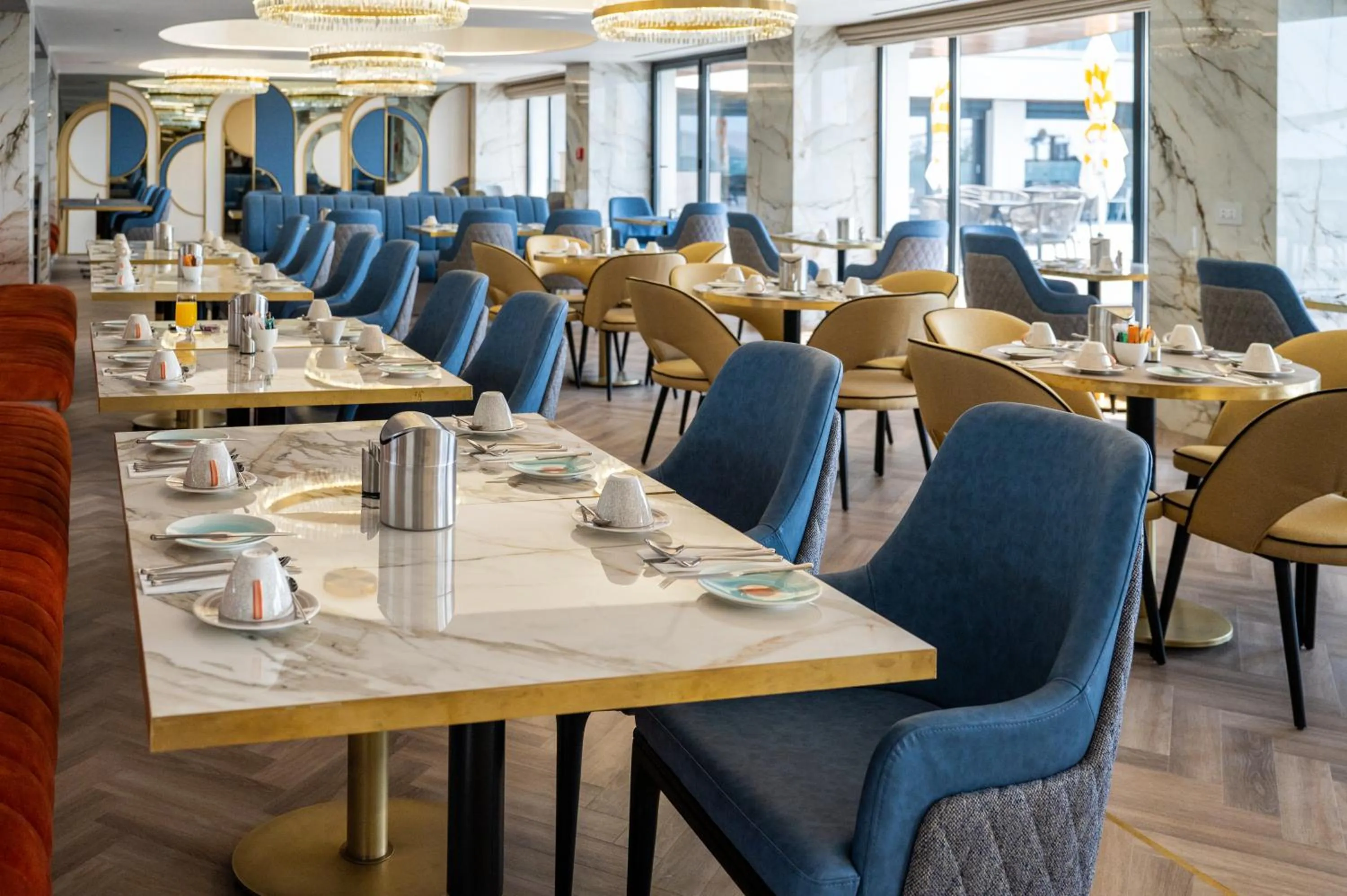 Restaurant/places to eat in Crowne Plaza Constanta - Mamaia Beach by IHG