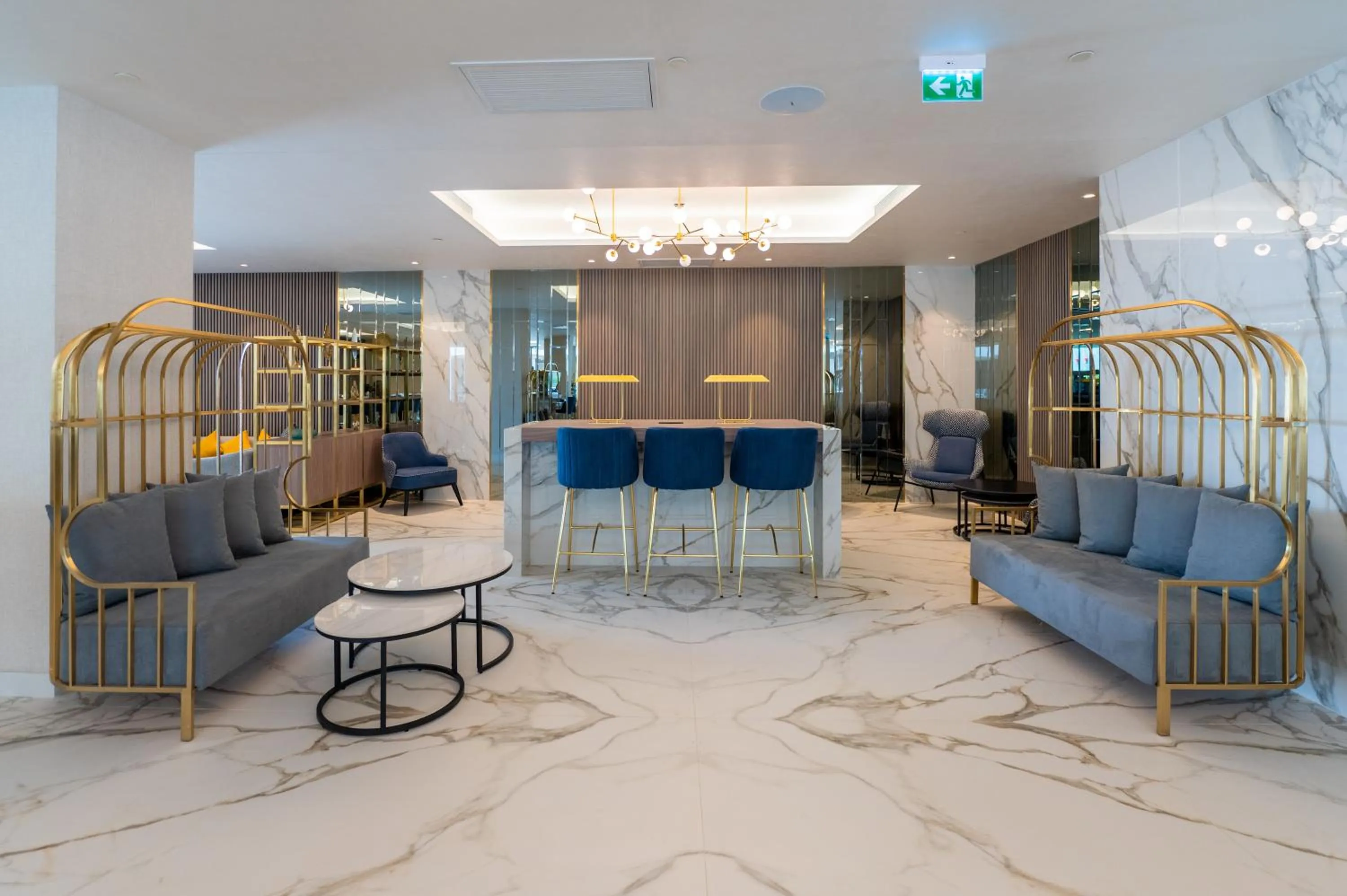 Seating area in Crowne Plaza Constanta - Mamaia Beach by IHG