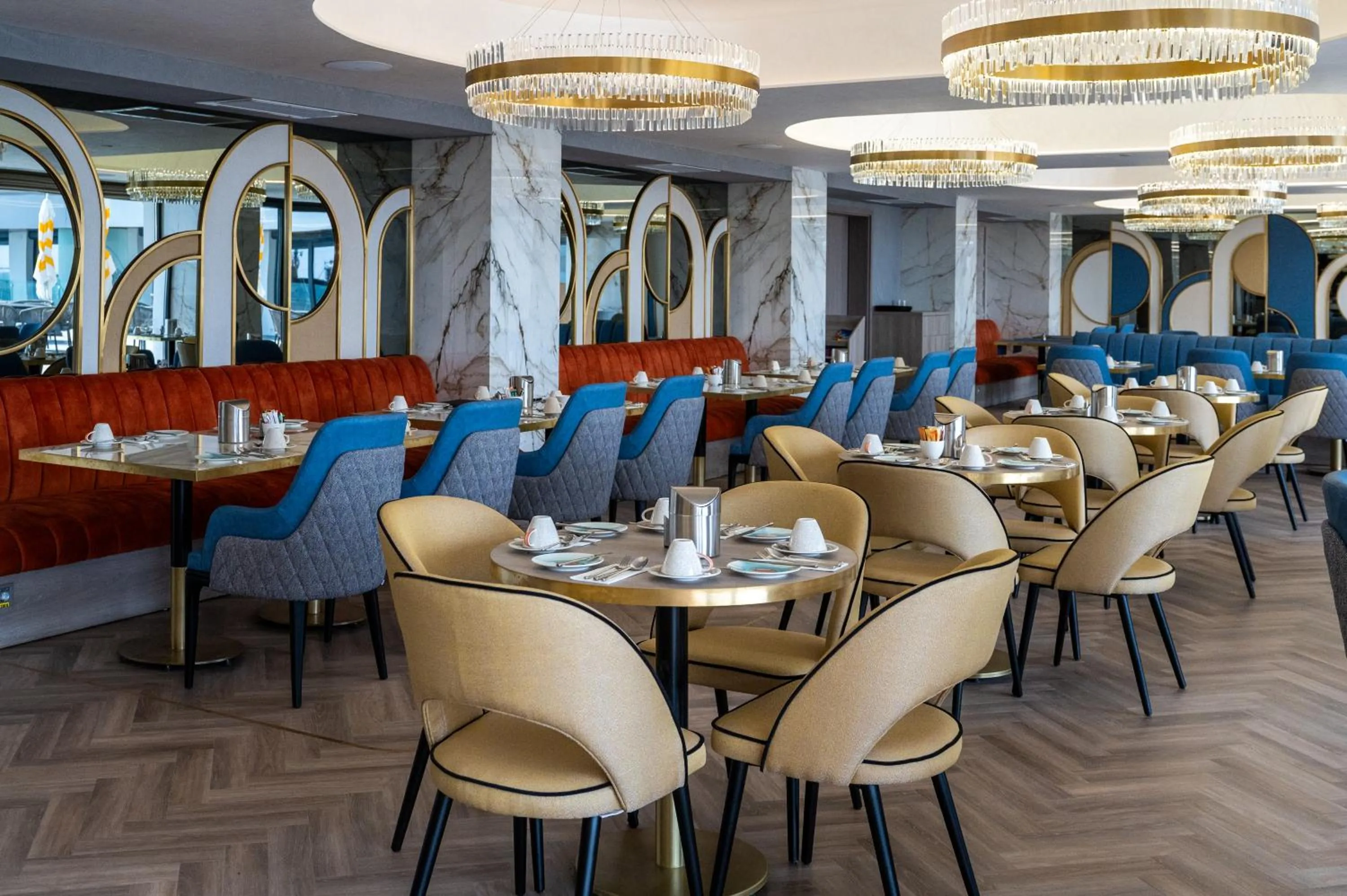 Restaurant/places to eat in Crowne Plaza Constanta - Mamaia Beach by IHG