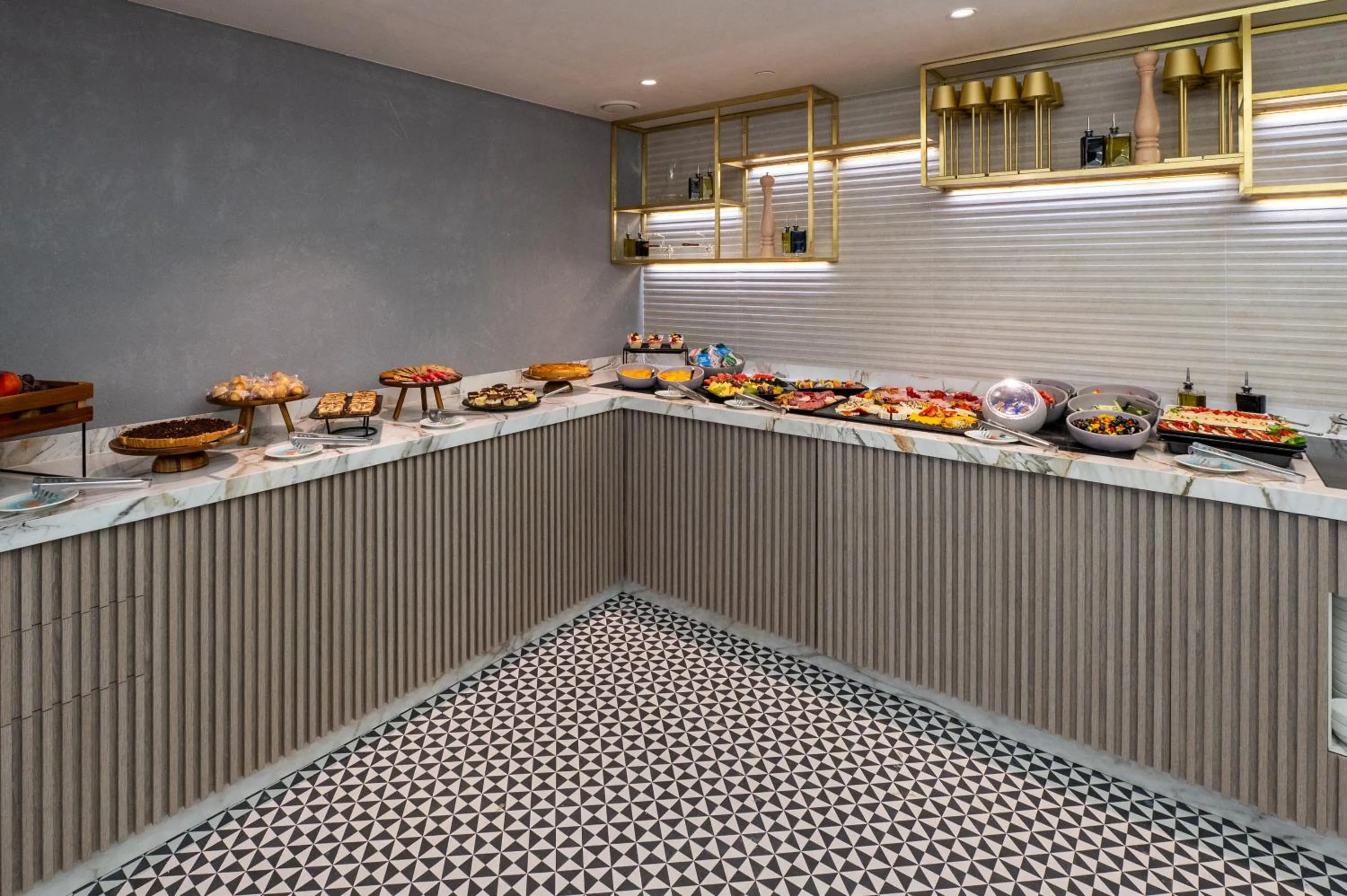 Food and drinks in Crowne Plaza Constanta - Mamaia Beach by IHG