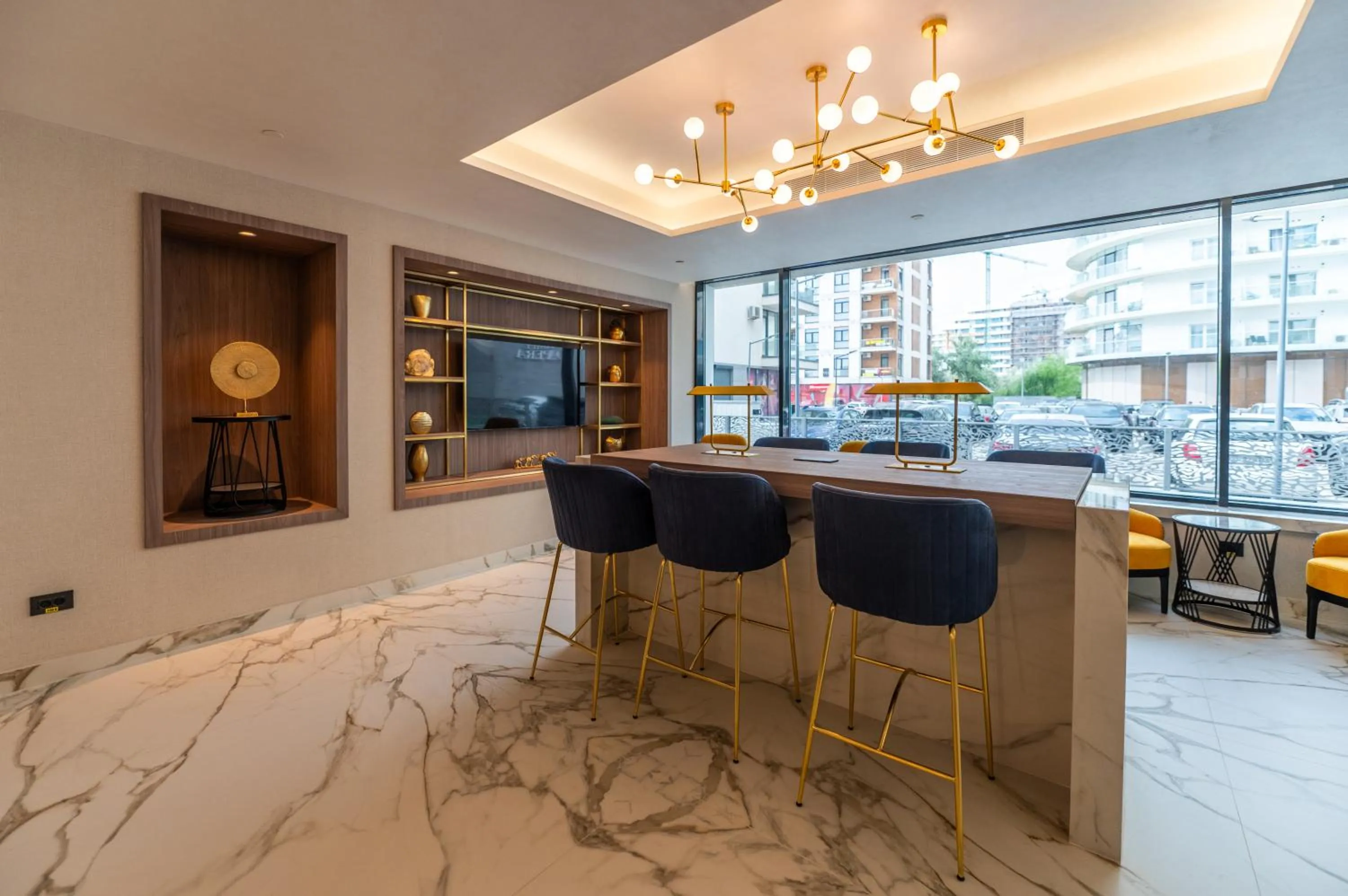 Seating area in Crowne Plaza Constanta - Mamaia Beach by IHG