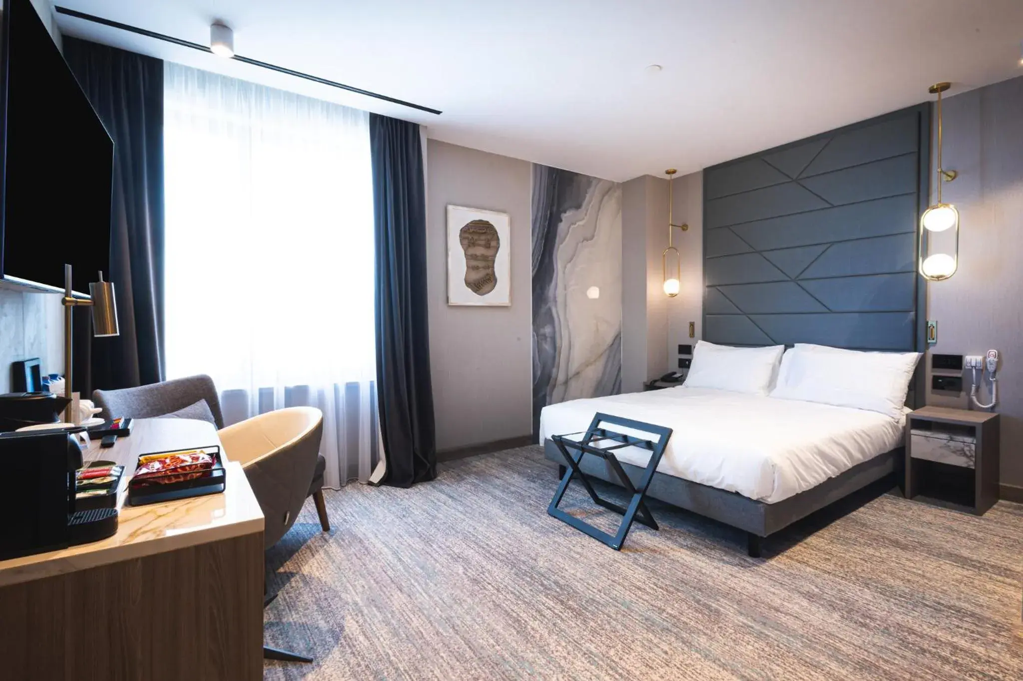 Queen Room with Side Lake View - Accessible in Crowne Plaza Constanta - Mamaia Beach by IHG Queen Room with Side Lake View - Accessible in Crowne Plaza Constanta - Mamaia Beach by IHG