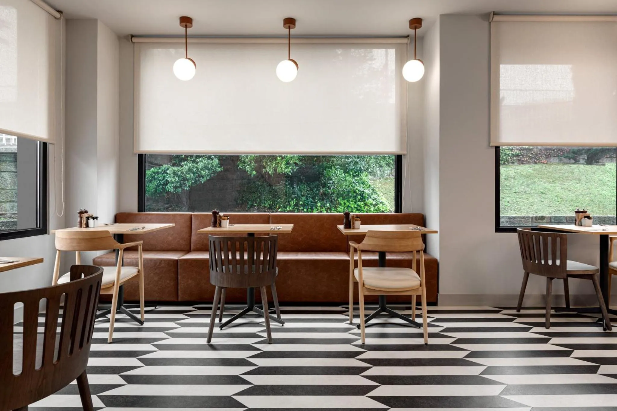 Restaurant/places to eat in Holiday Inn Express Porto - Boavista by IHG