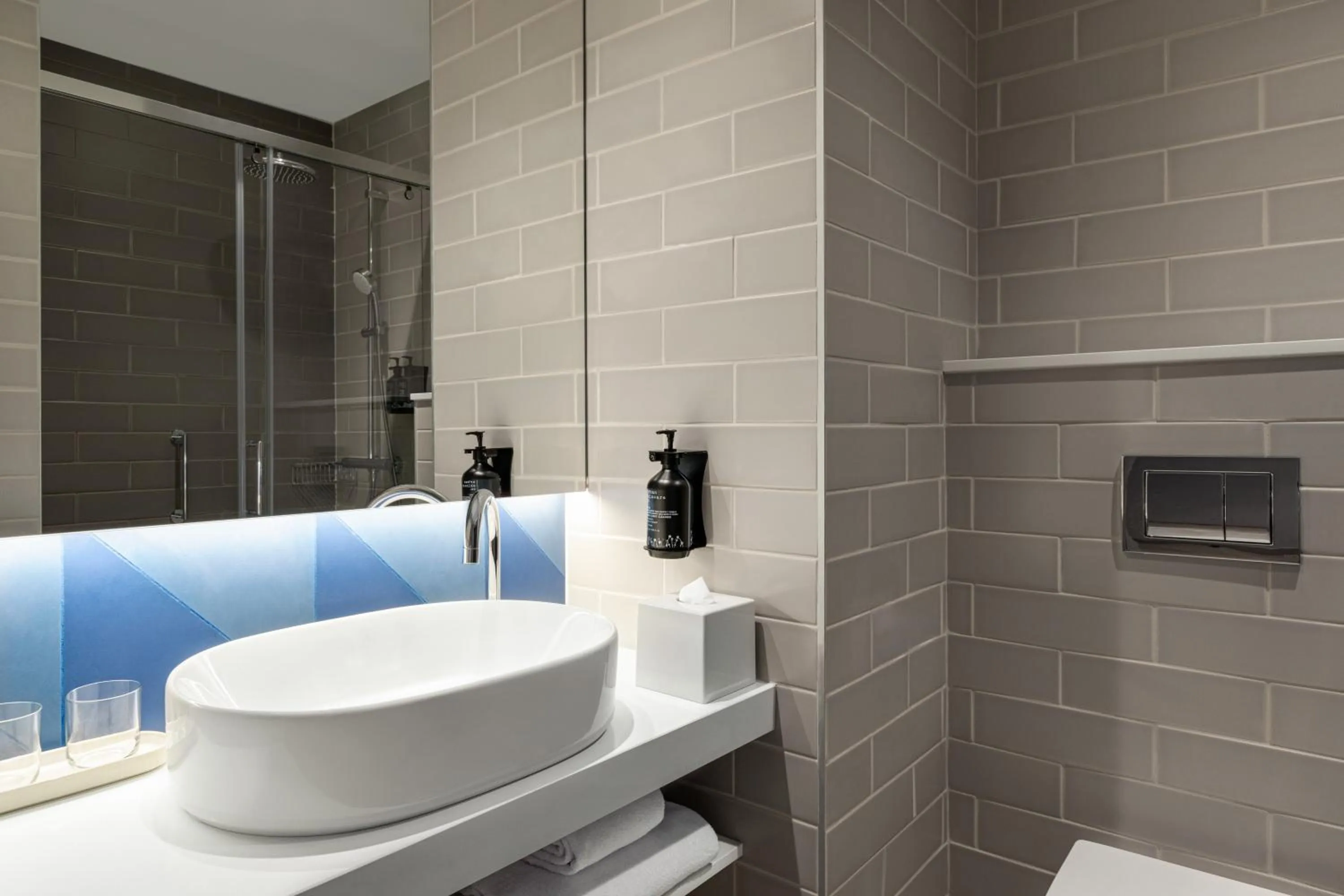 Bathroom in Holiday Inn Express Porto - Boavista by IHG