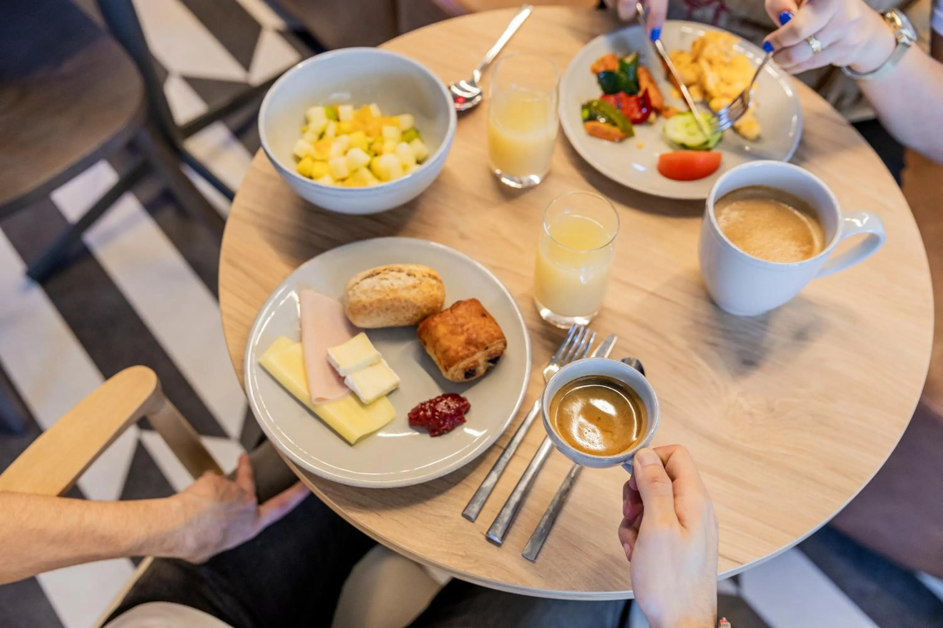 Buffet breakfast in Holiday Inn Express Porto - Boavista by IHG