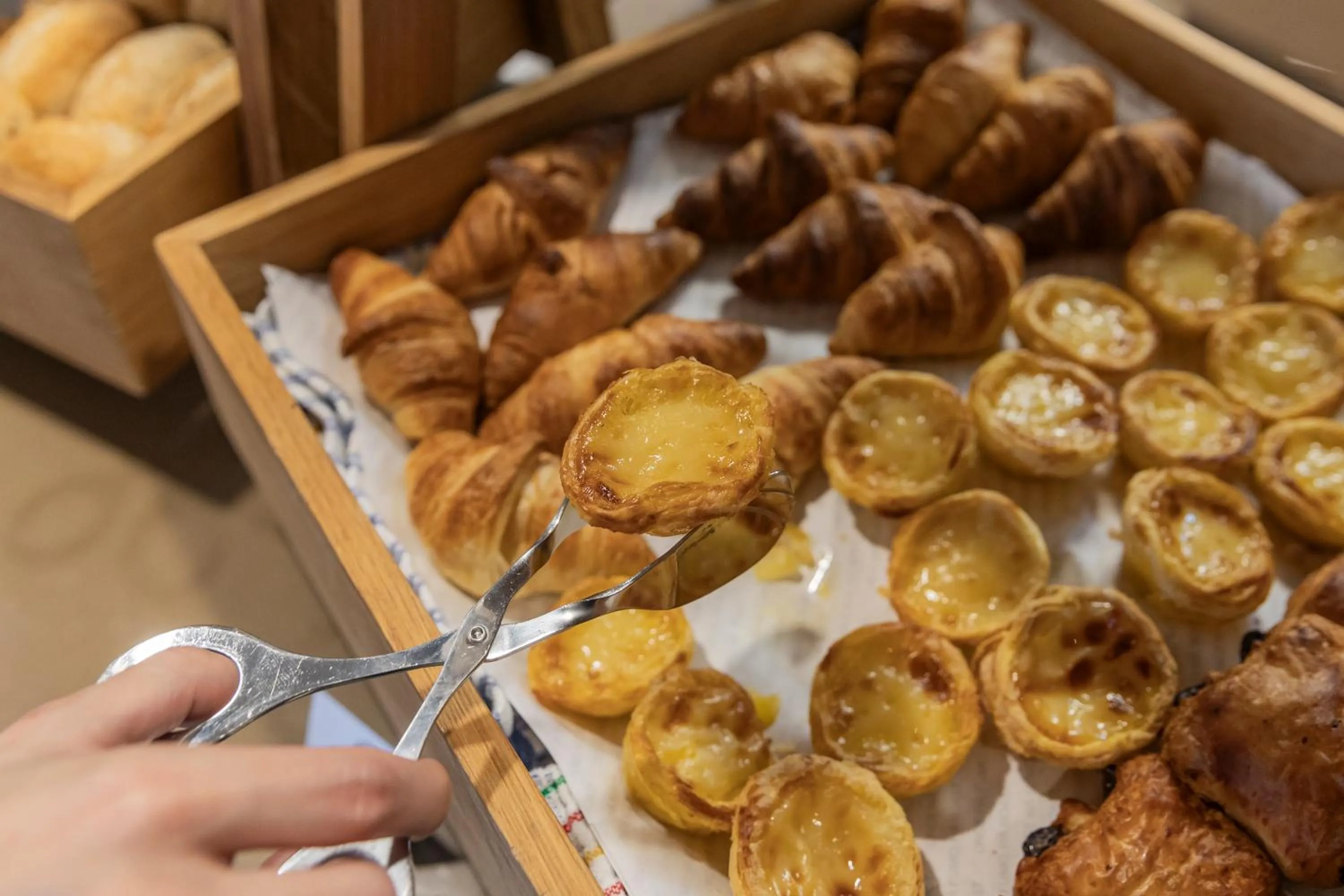Buffet breakfast in Holiday Inn Express Porto - Boavista by IHG