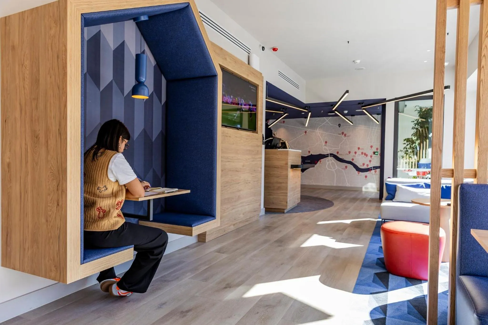 Restaurant/places to eat in Holiday Inn Express Porto - Boavista by IHG