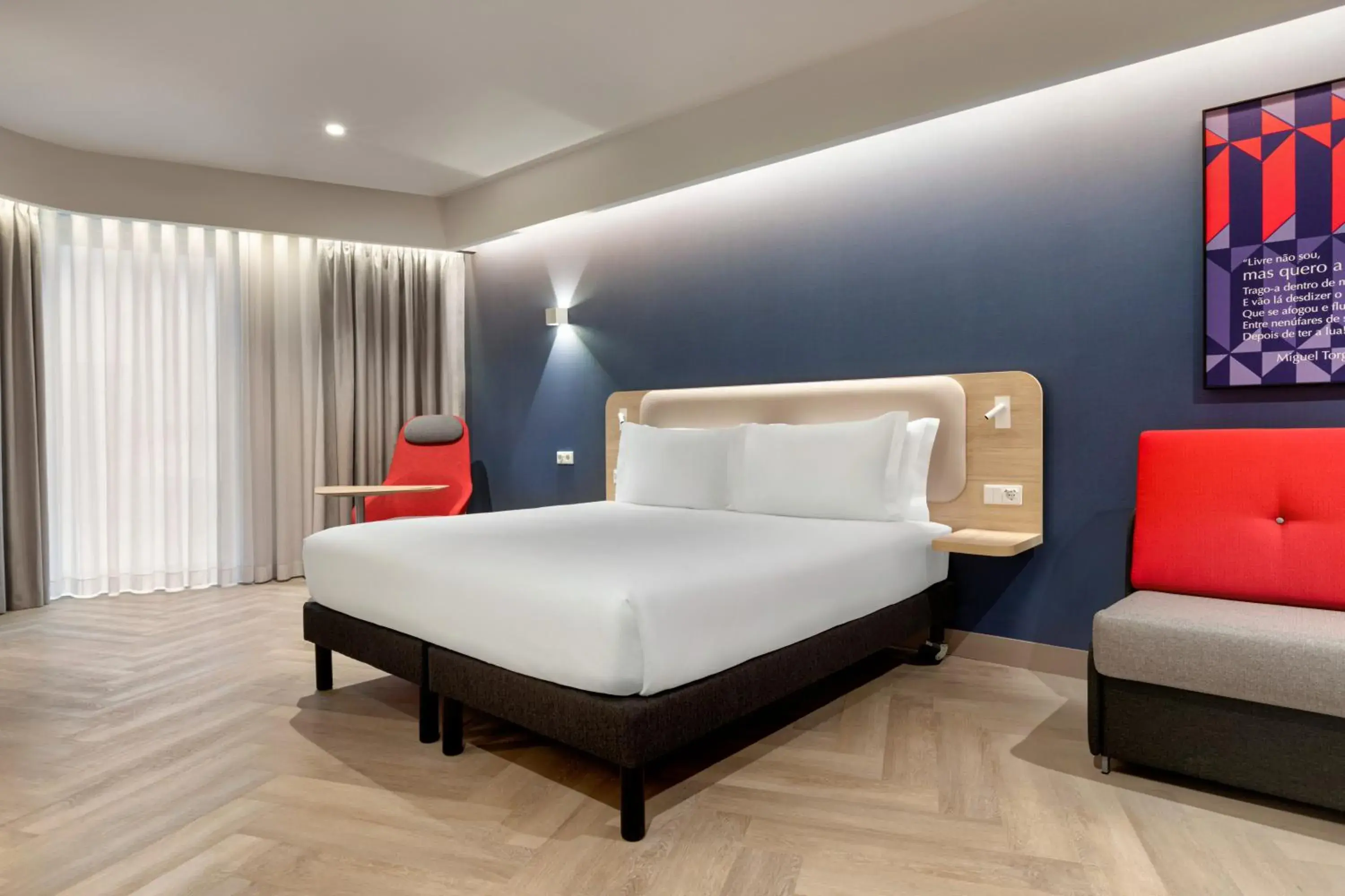 Standard King Room with Sofa Bed - Mobility Access in Holiday Inn Express Porto - Boavista by IHG Standard King Room with Sofa Bed - Mobility Access in Holiday Inn Express Porto - Boavista by IHG