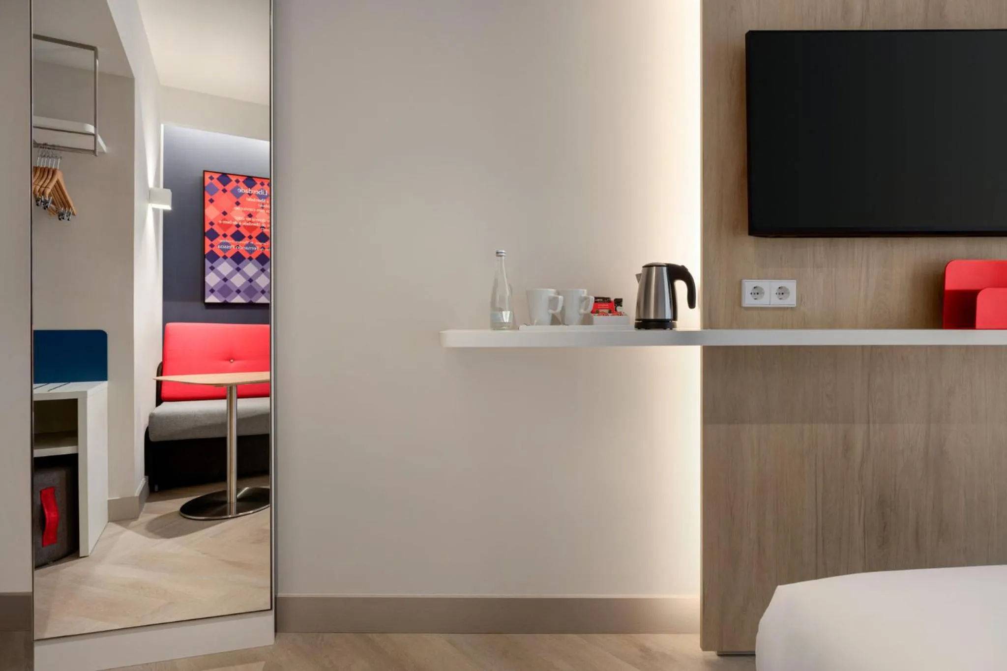 Photo of the whole room, Bed in Holiday Inn Express Porto - Boavista by IHG