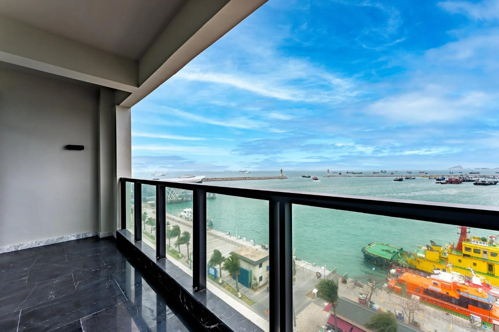 Photo of the whole room, Sea View in Holiday Inn Express Zhuhai Guishan Island, an IHG Hotel