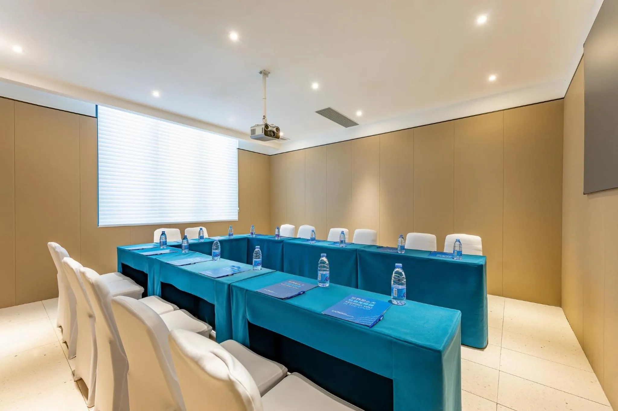 Meeting/conference room in Holiday Inn Express Zhuhai Guishan Island, an IHG Hotel
