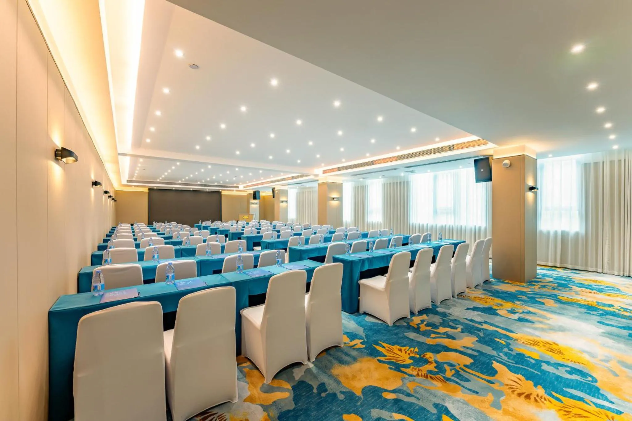 Meeting/conference room in Holiday Inn Express Zhuhai Guishan Island, an IHG Hotel