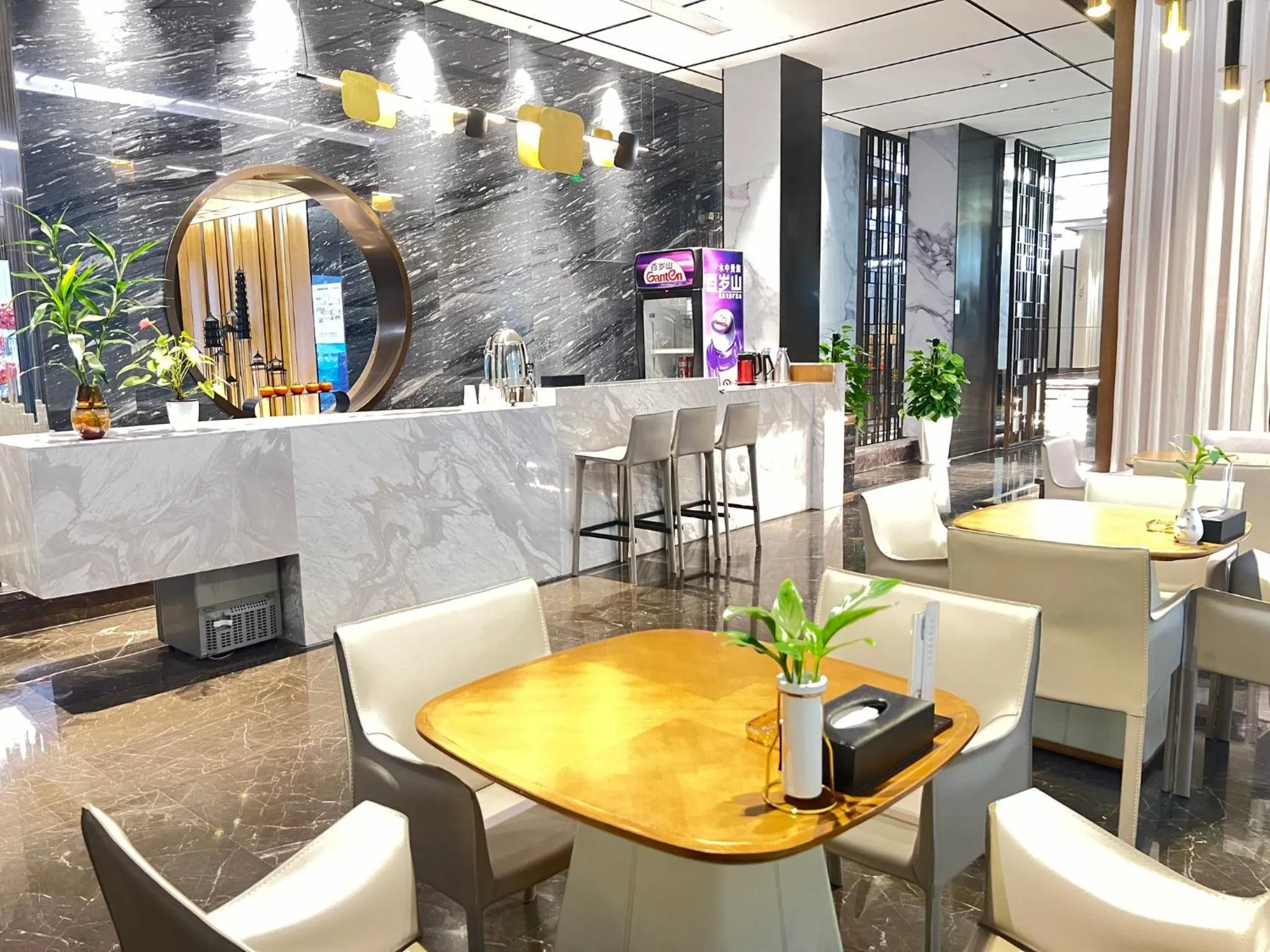 Lounge or bar in Holiday Inn Express Pingchang by IHG