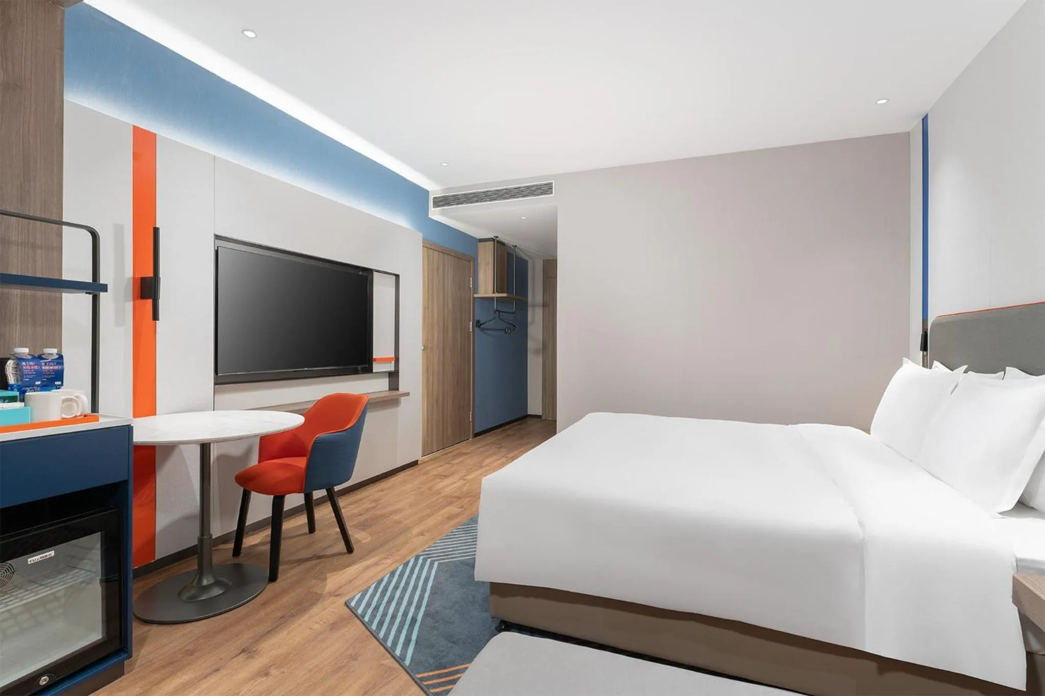 Photo of the whole room, Bed in Holiday Inn Express Xiamen Jimei New Town by IHG