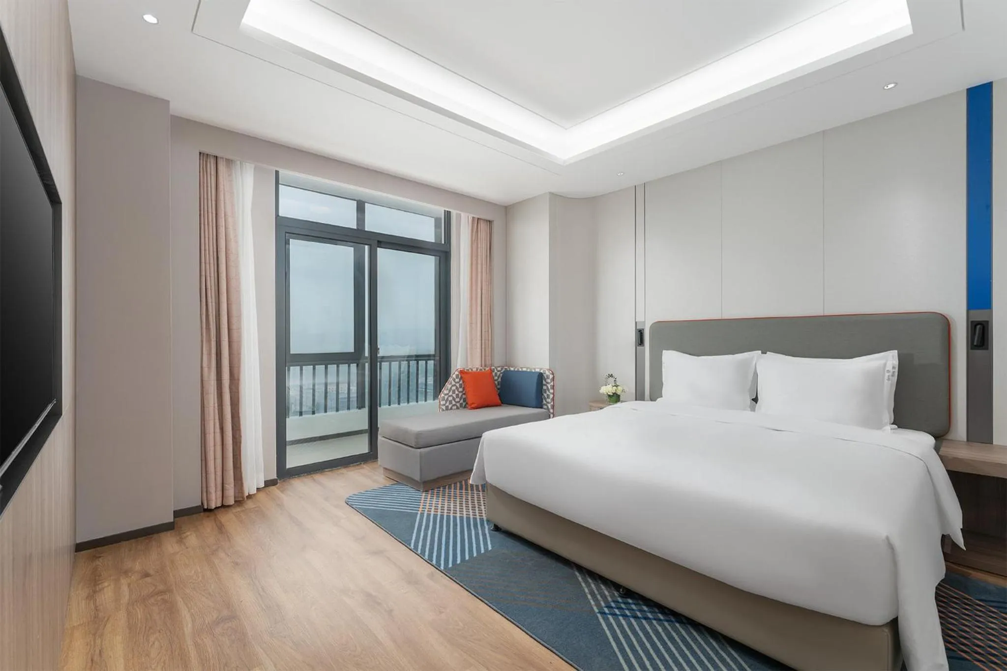Photo of the whole room, Bed in Holiday Inn Express Xiamen Jimei New Town by IHG