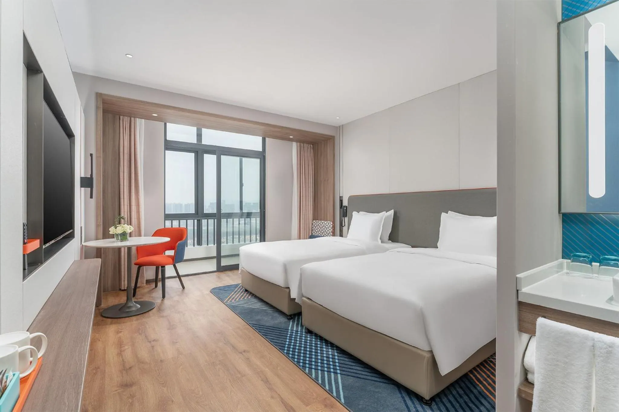 Photo of the whole room, Bed in Holiday Inn Express Xiamen Jimei New Town by IHG