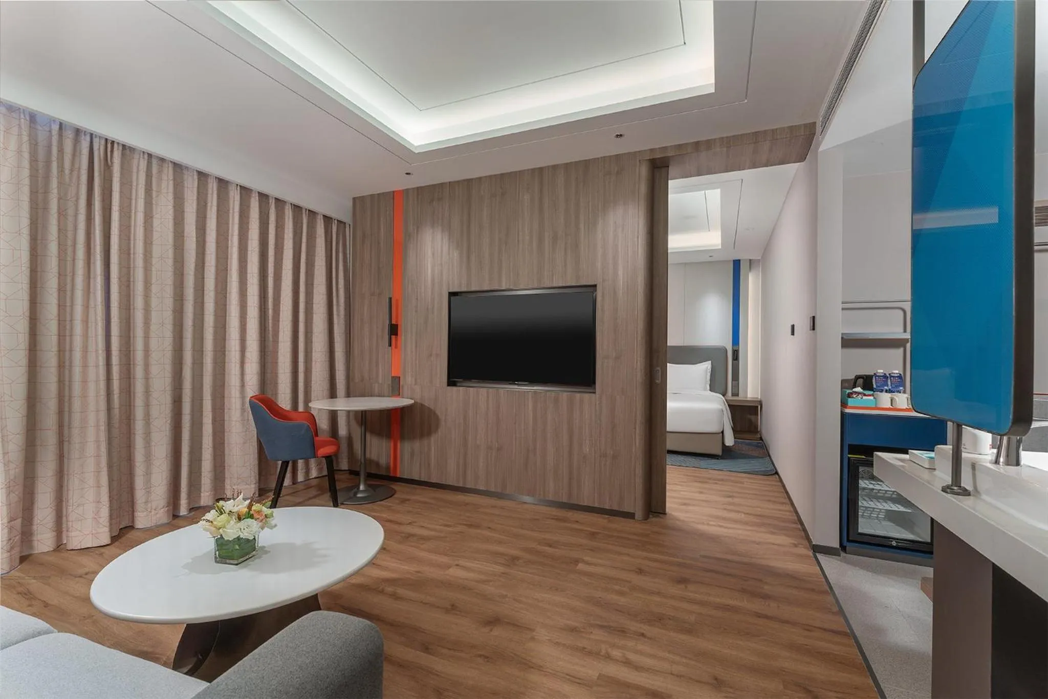 Photo of the whole room in Holiday Inn Express Xiamen Jimei New Town by IHG