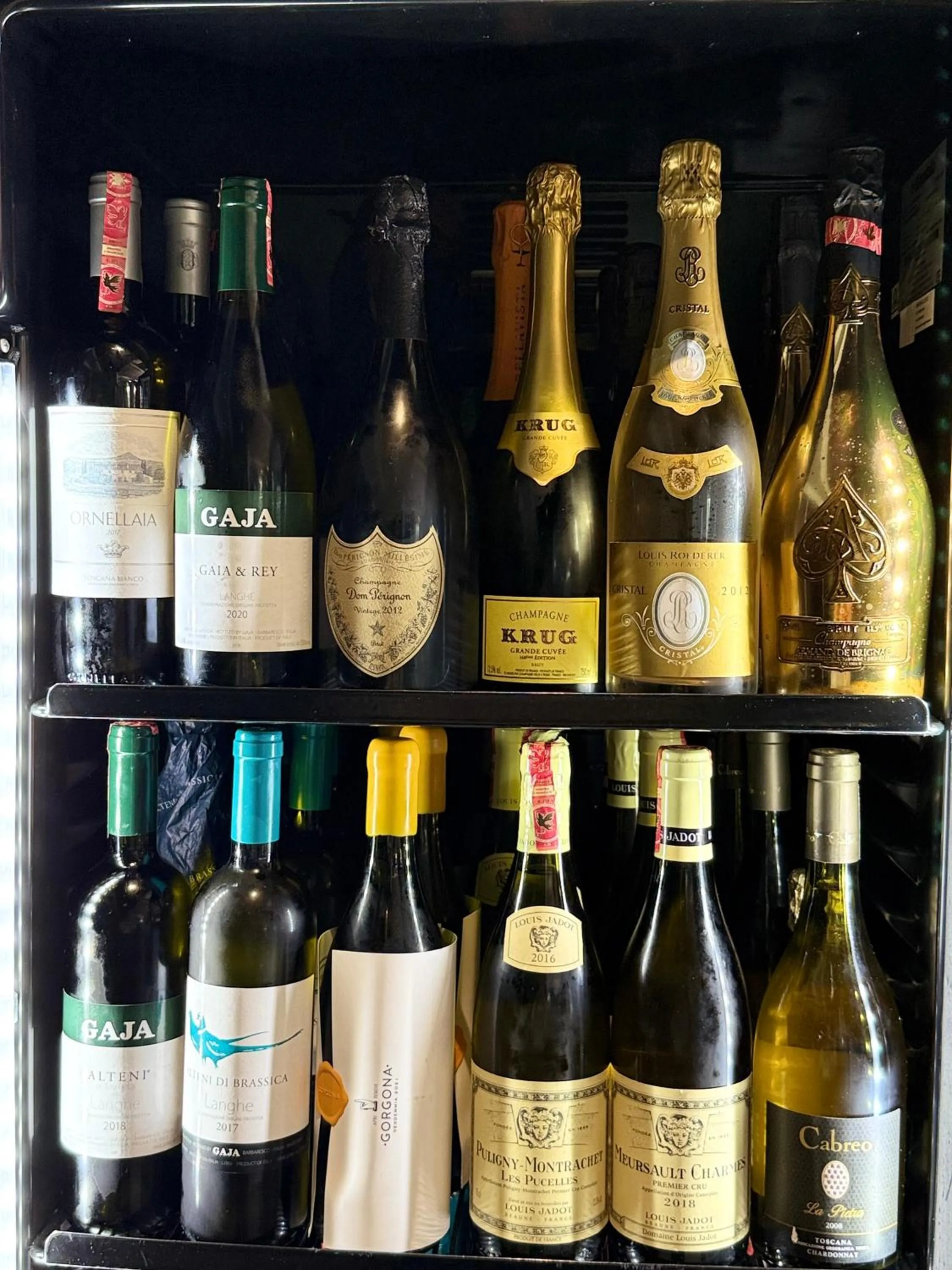 Restaurant/places to eat in Demi Hotel