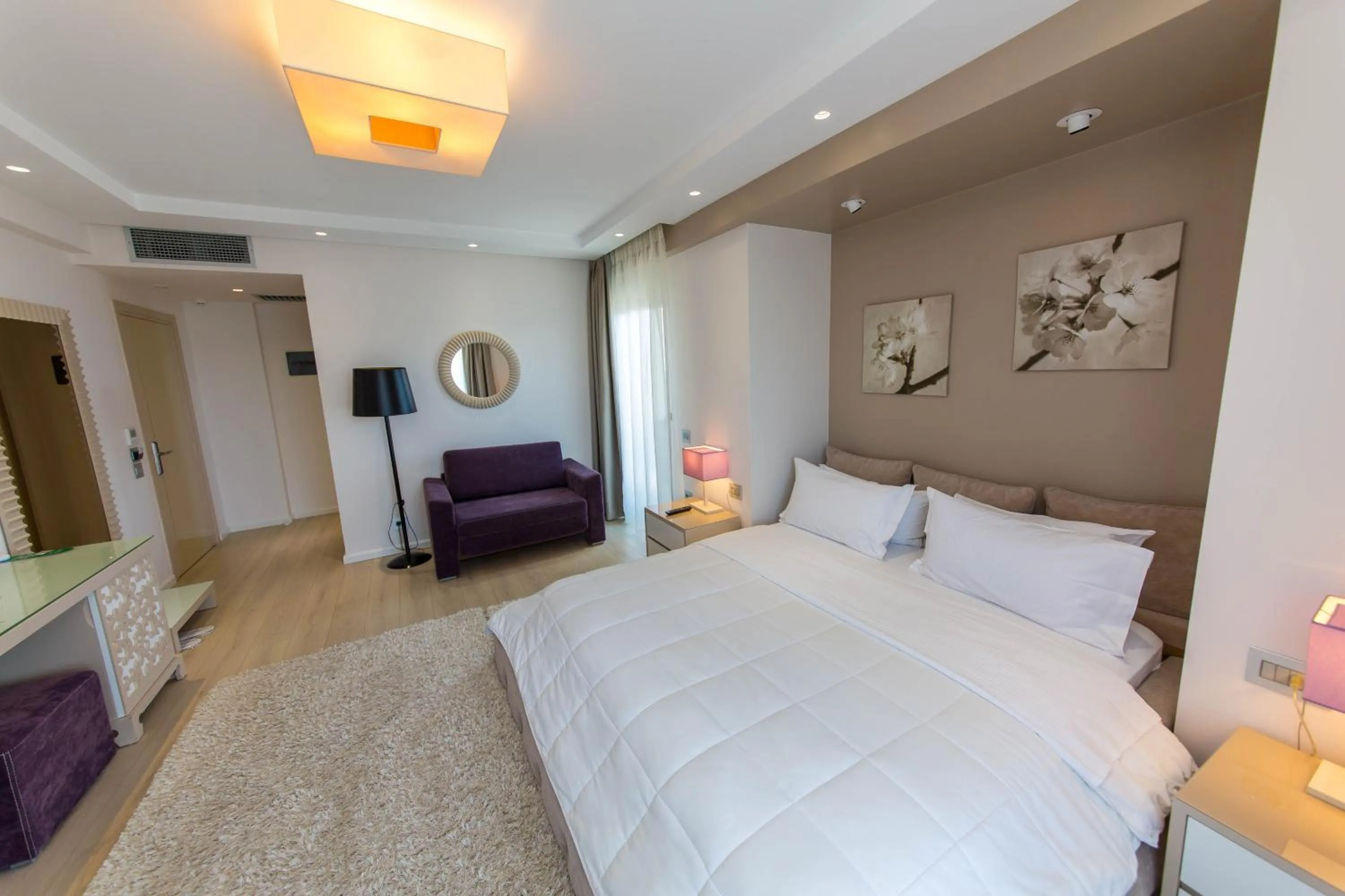 Photo of the whole room, Bed in Demi Hotel