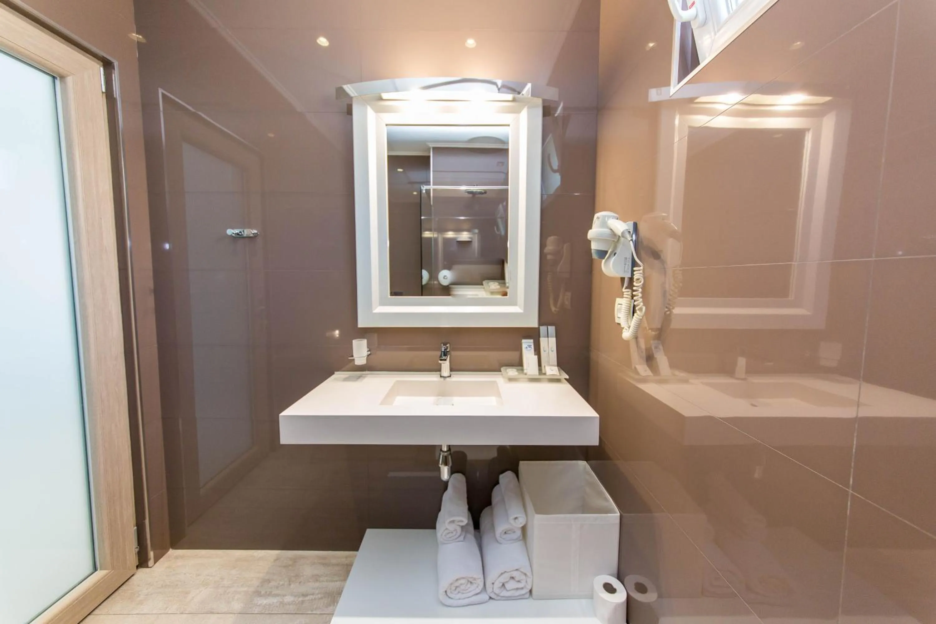 Toilet in Demi Hotel