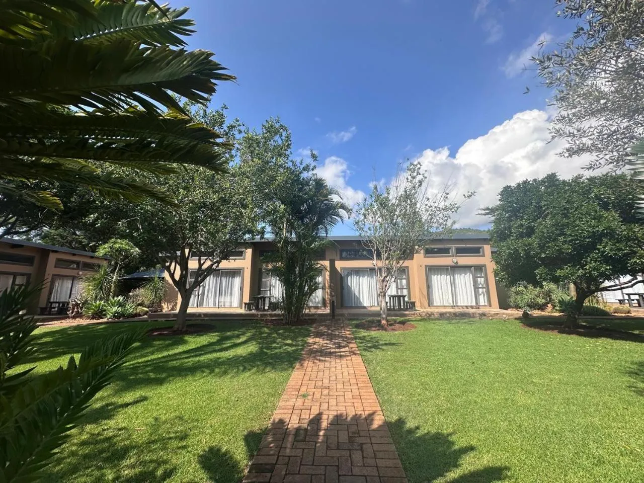 Property building in Manor Hills Guest Lodge