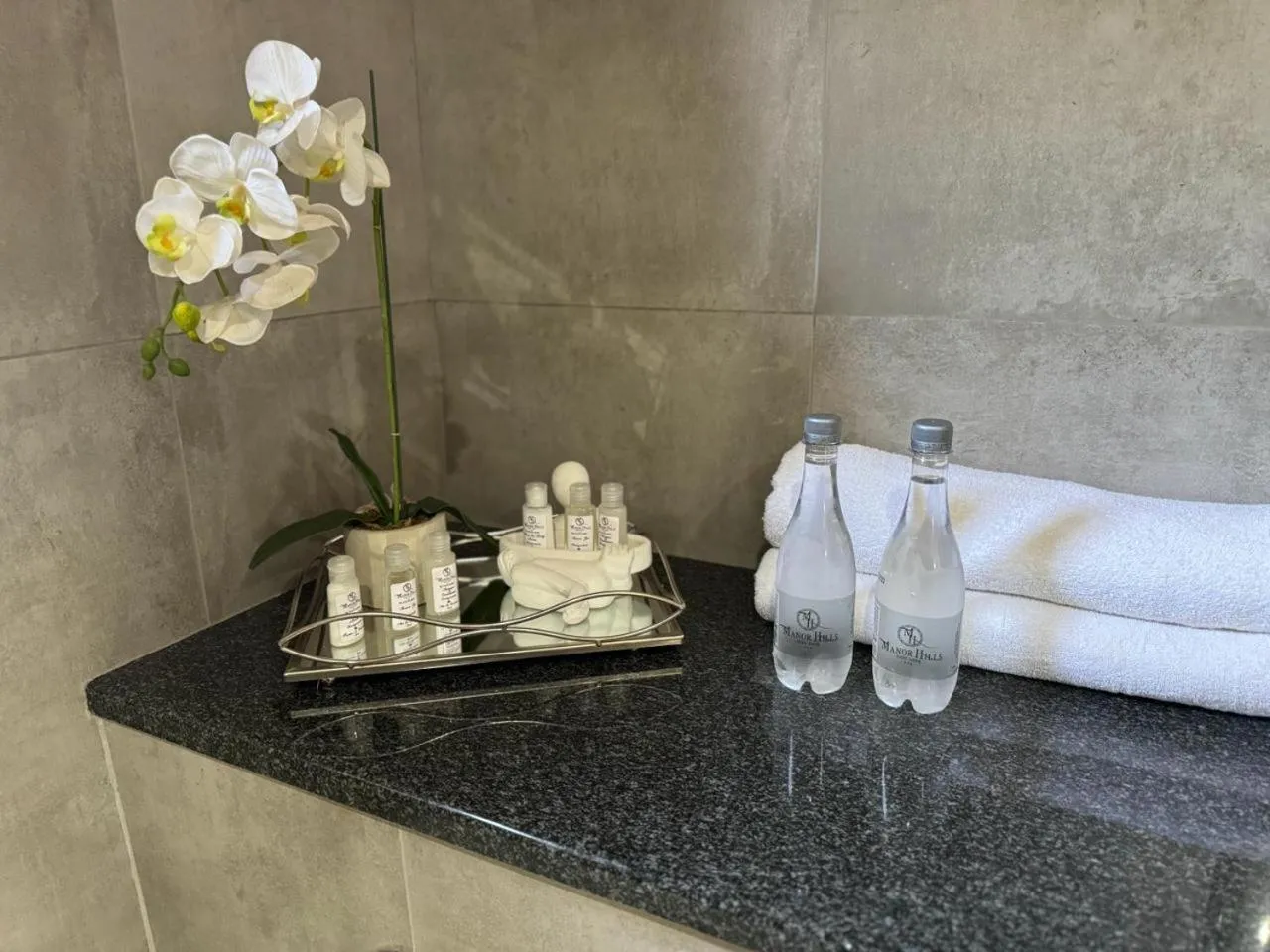 Property building in Manor Hills Guest Lodge