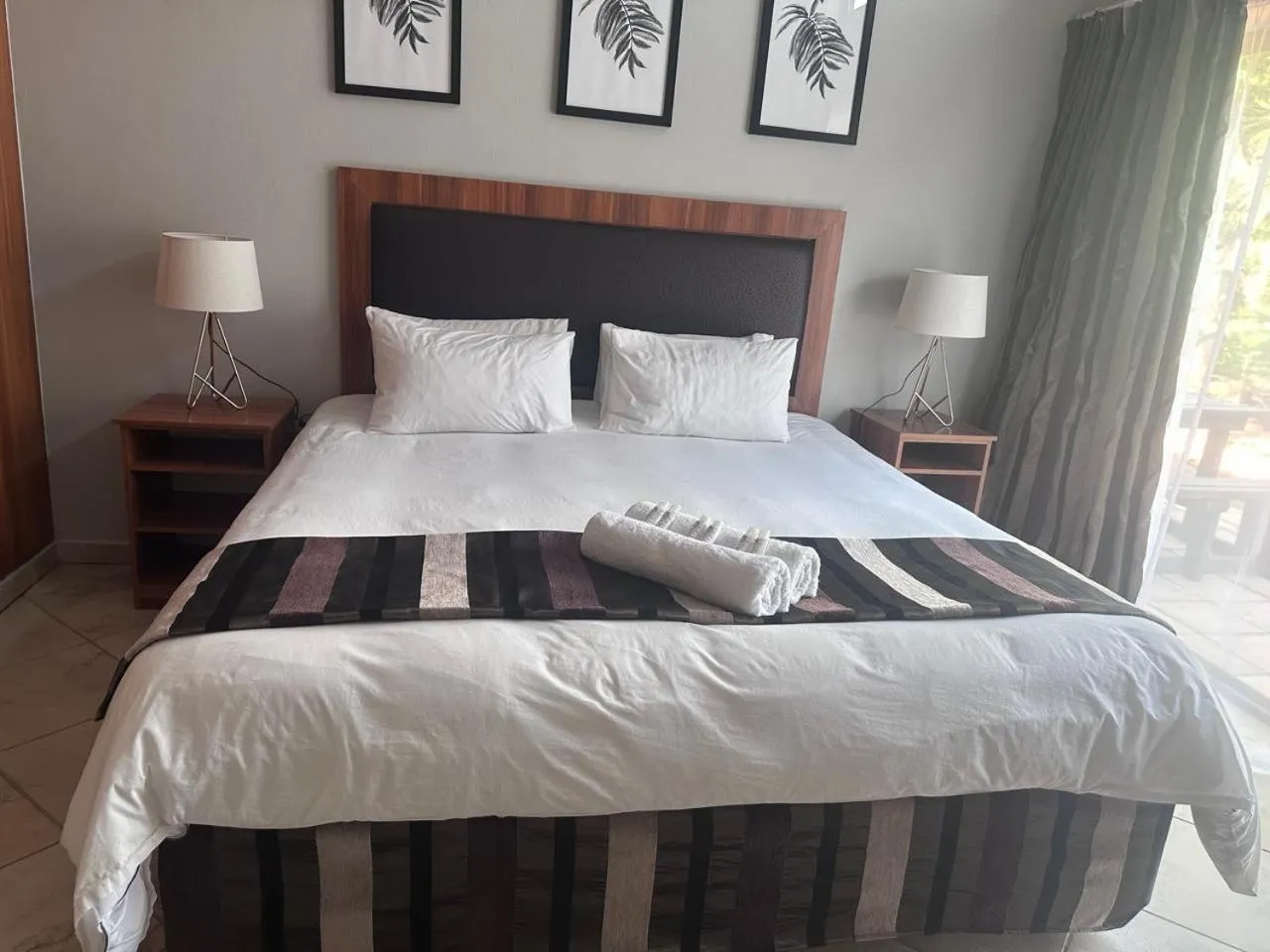 Bed in Manor Hills Guest Lodge