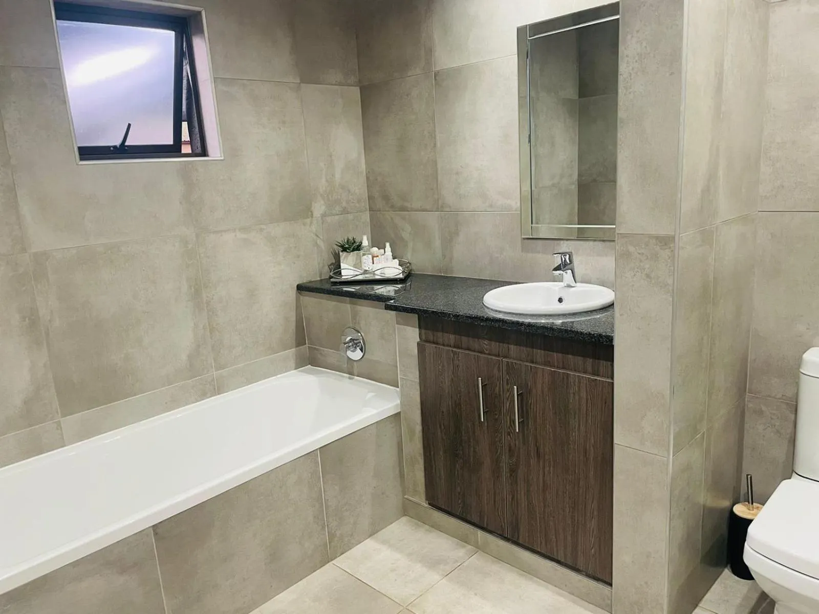 Bathroom in Manor Hills Guest Lodge