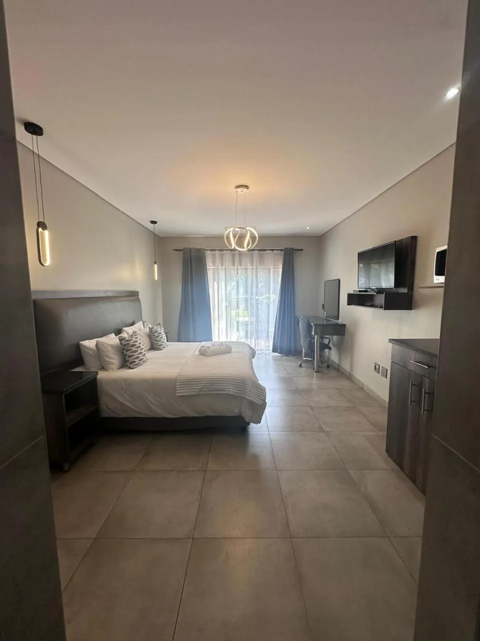 Bed in Manor Hills Guest Lodge