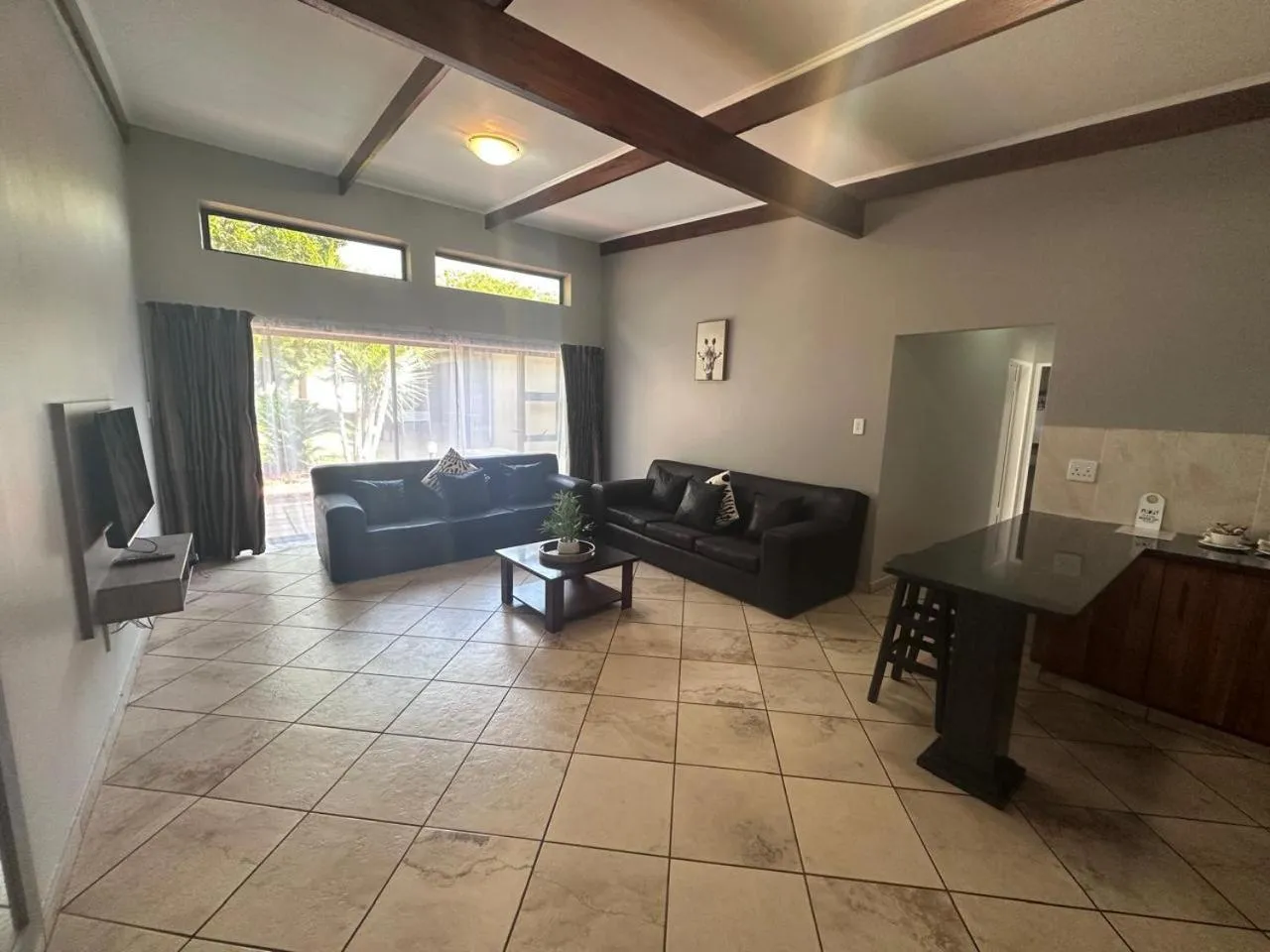 TV and multimedia in Manor Hills Guest Lodge