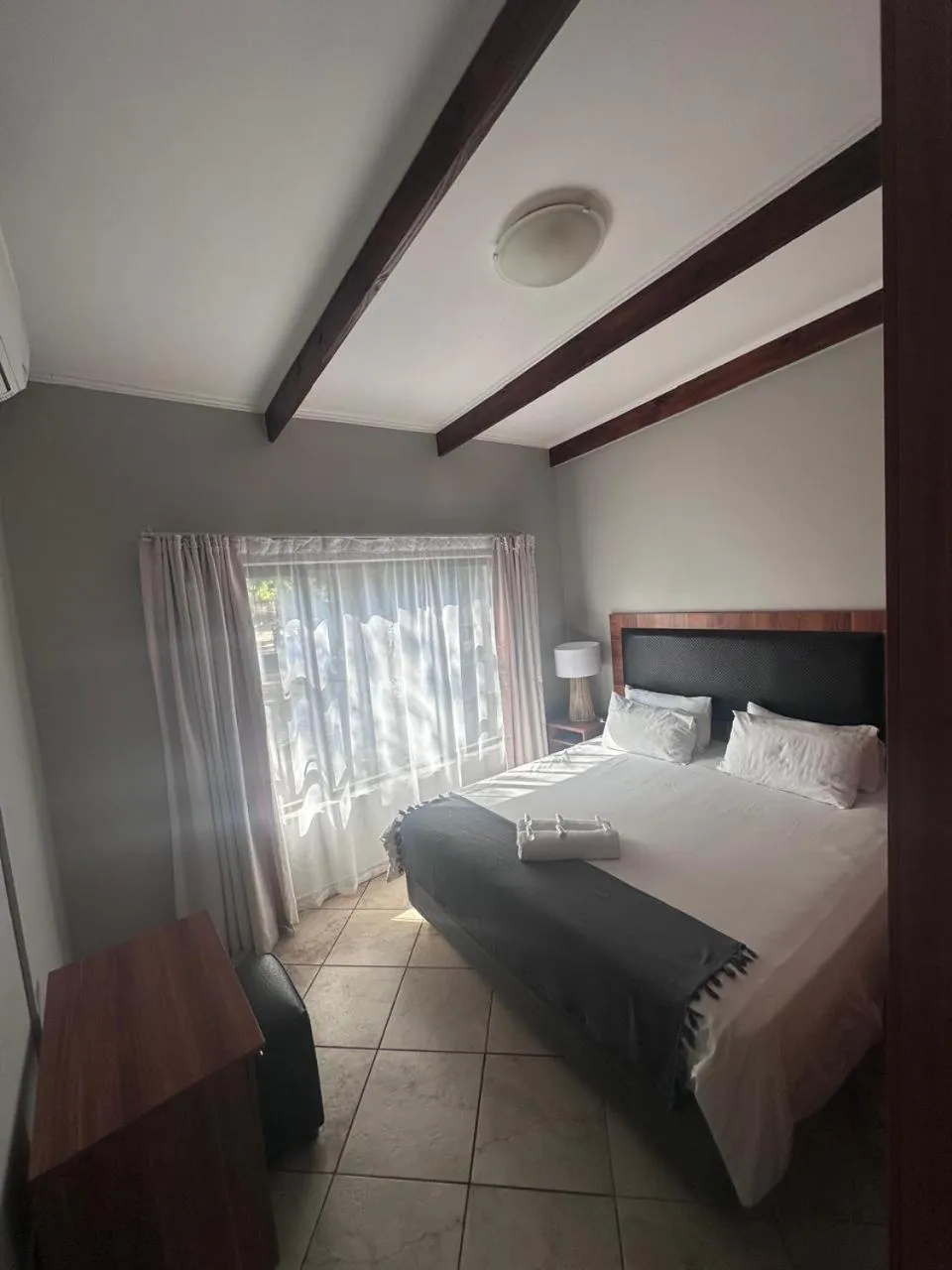 Bed in Manor Hills Guest Lodge