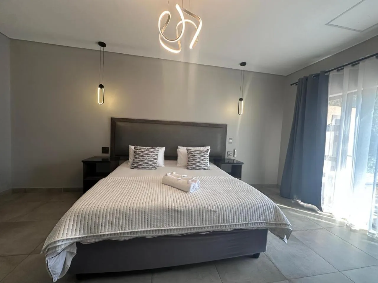 Bed in Manor Hills Guest Lodge