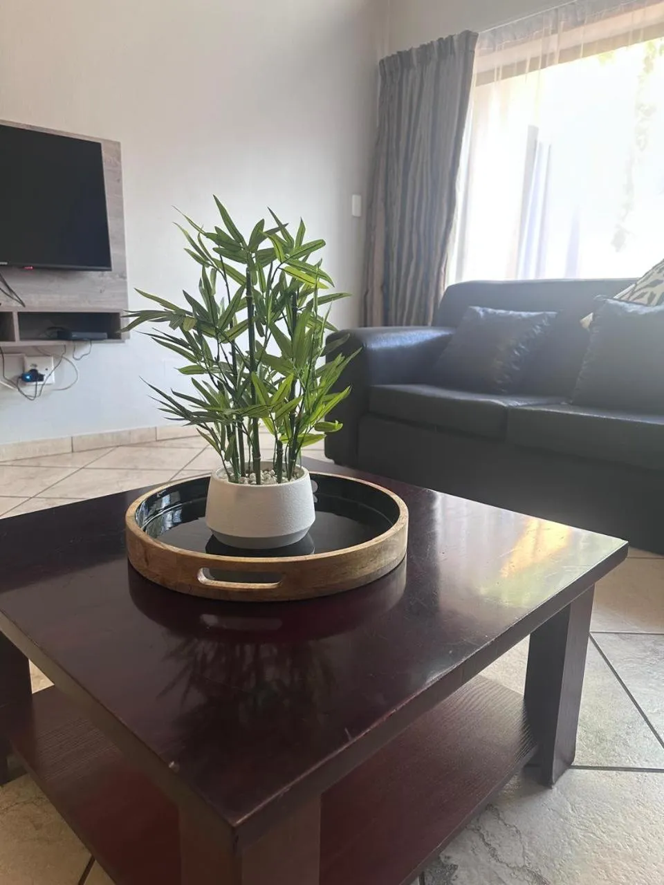 TV and multimedia, Bed in Manor Hills Guest Lodge