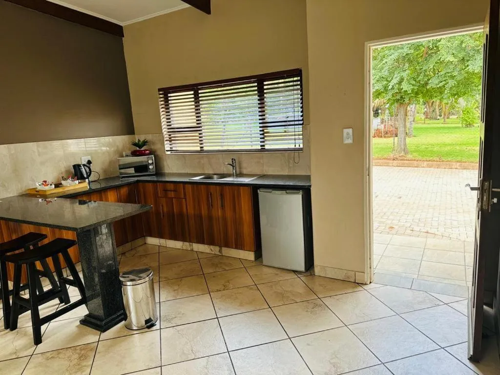 Kitchen or kitchenette in Manor Hills Guest Lodge