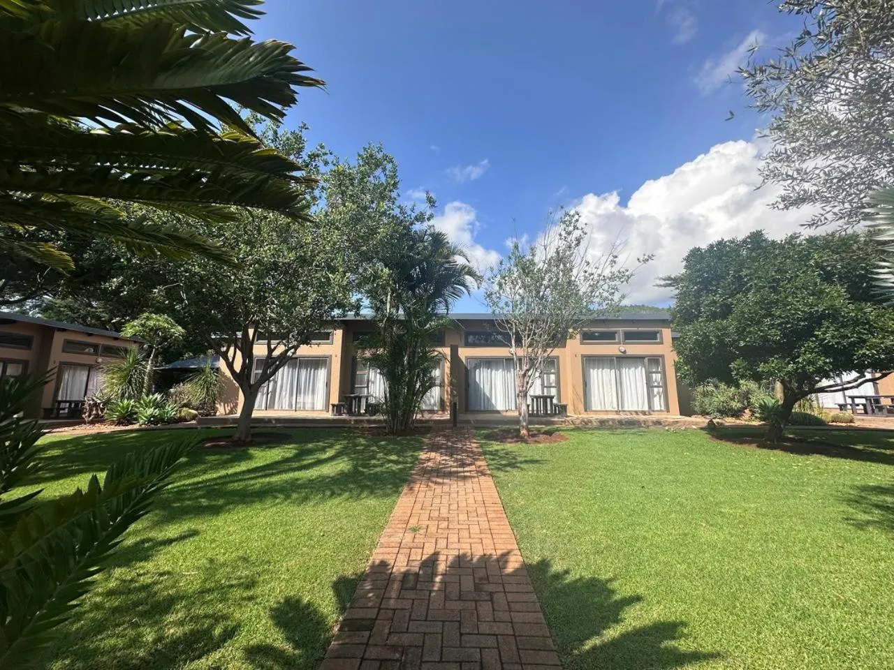 Property building in Manor Hills Guest Lodge