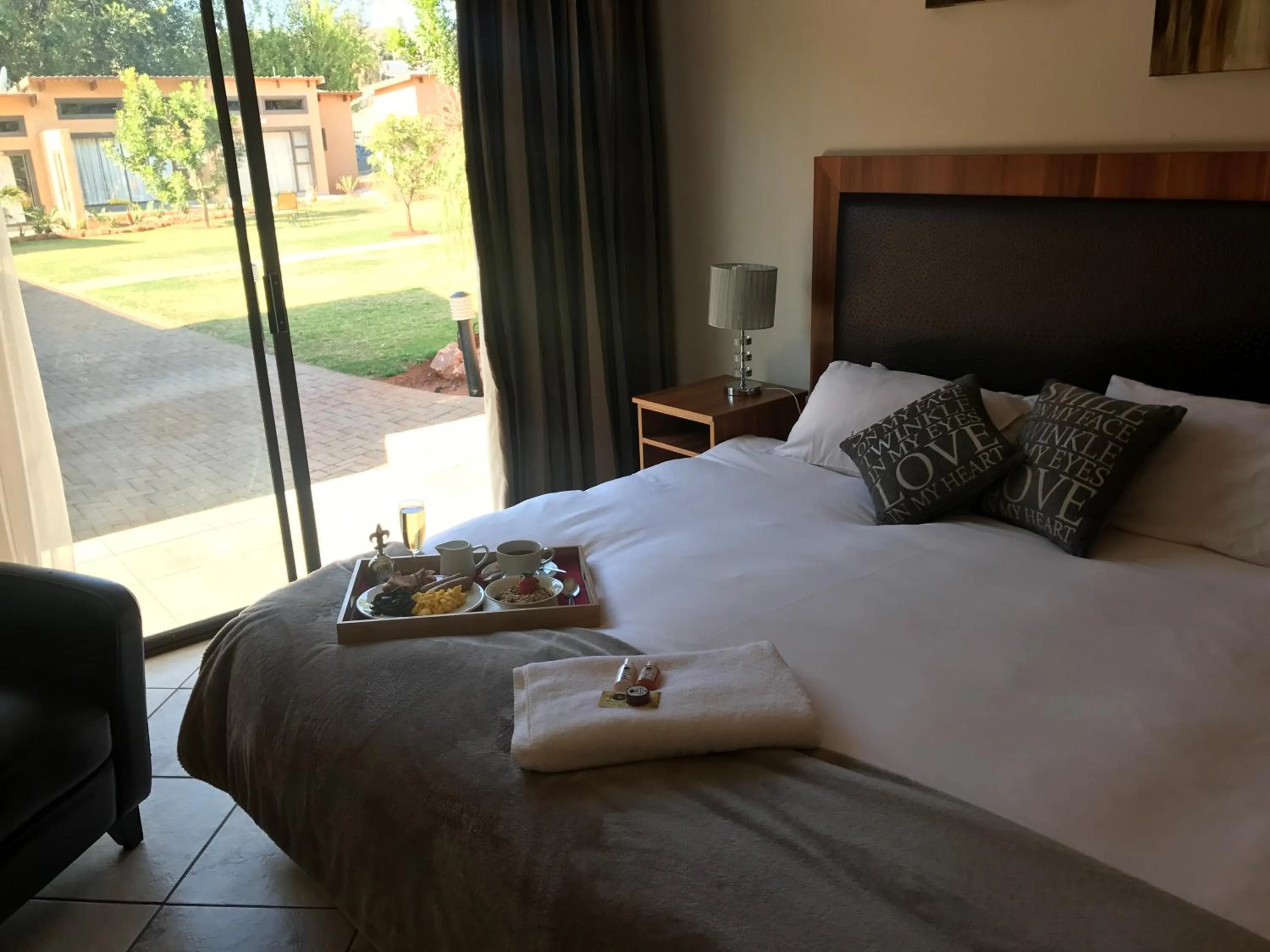 Bed in Manor Hills Guest Lodge