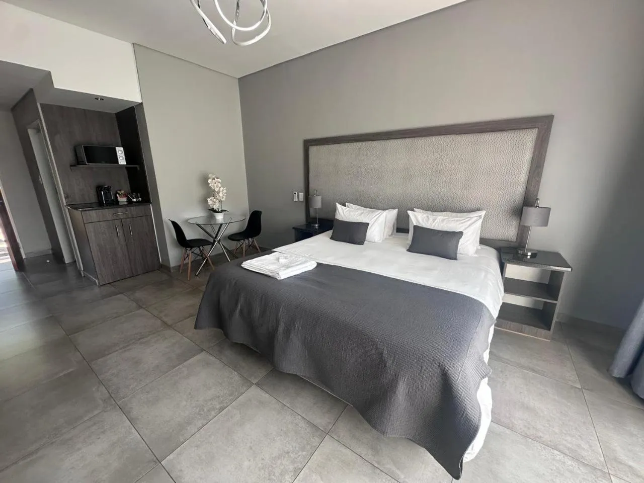 Bed in Manor Hills Guest Lodge