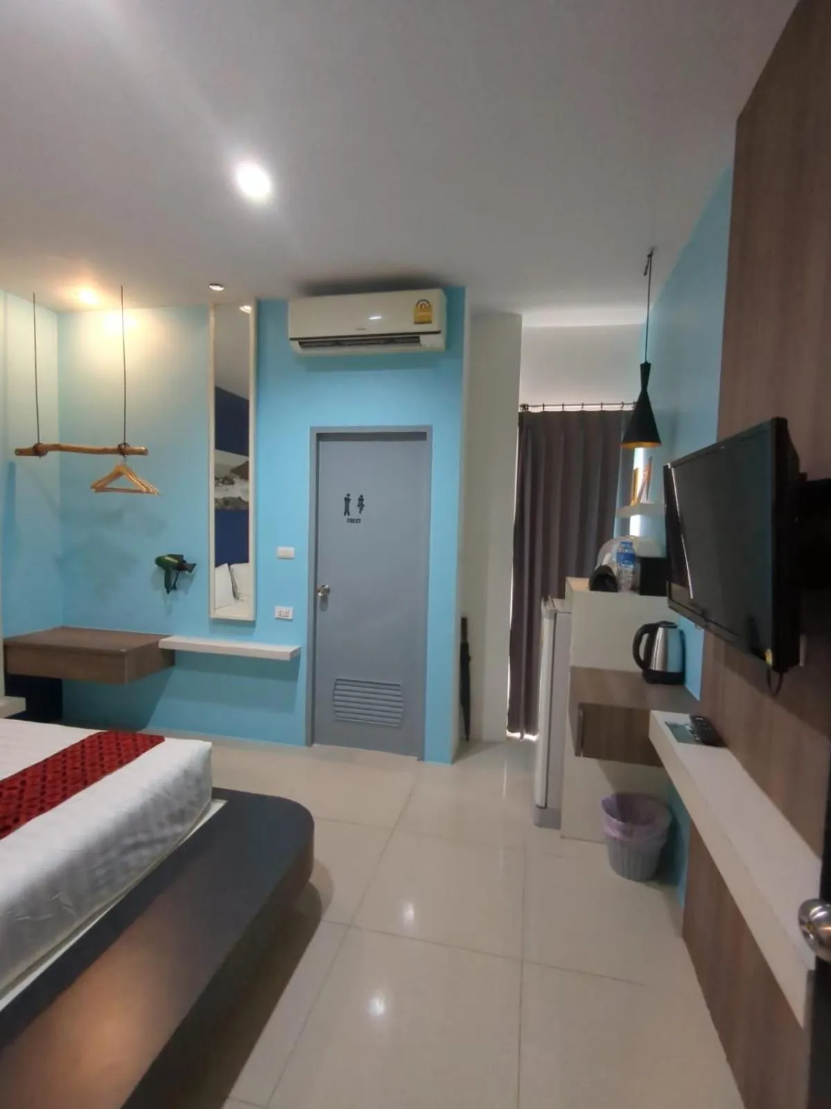 Photo of the whole room, Bed in Hotel The Journey Patong New