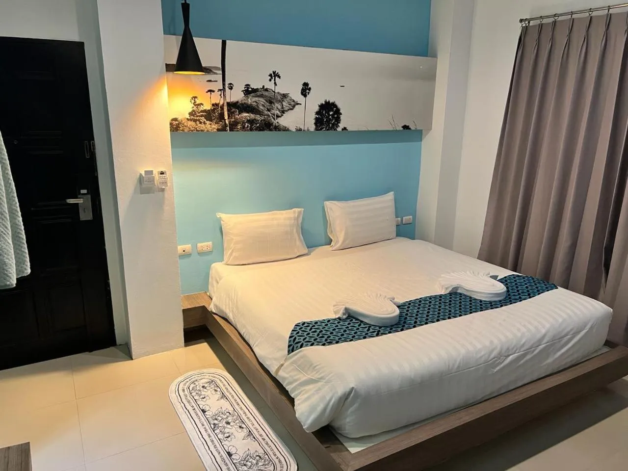 Photo of the whole room, Bed in Hotel The Journey Patong New